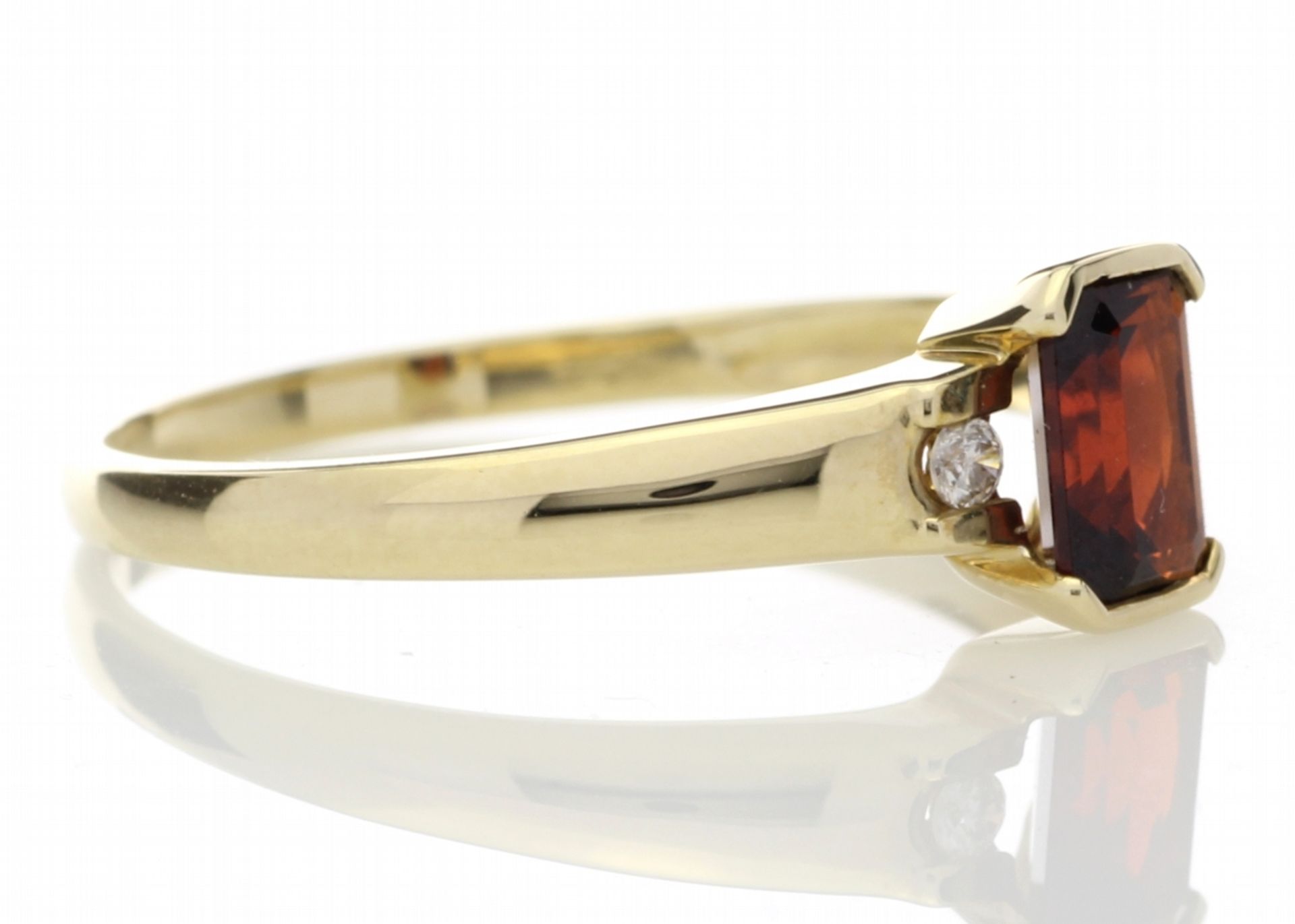 9ct Yellow Gold Emerald Cut Garnet Diamond Ring 0.05 Carats - Valued by GIE £1,445.00 - 9ct Yellow - Image 4 of 5