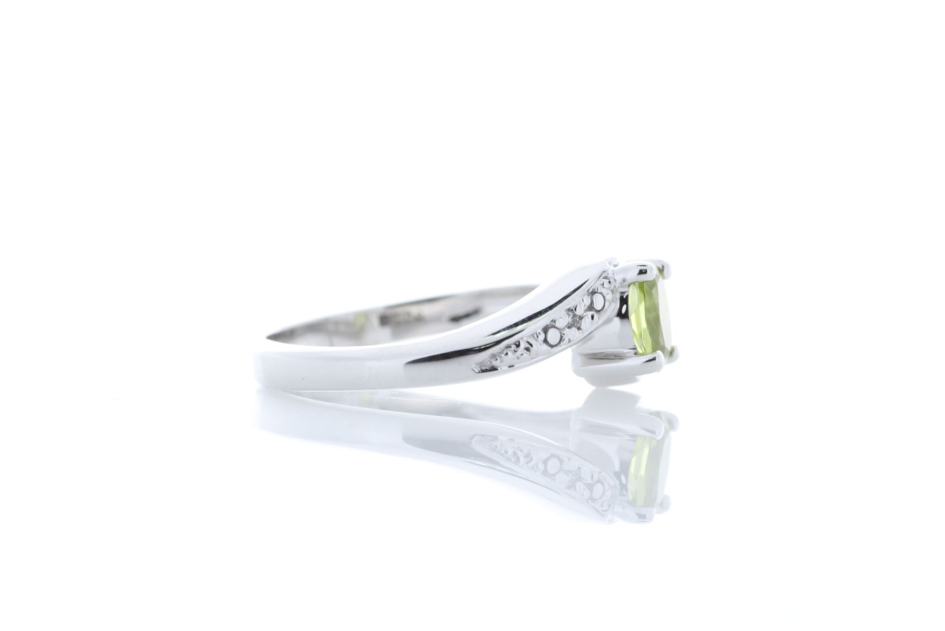 9ct White Gold Diamond And Peridot Ring 0.01 Carats - Valued by GIE £1,295.00 - 9ct White Gold - Image 4 of 5