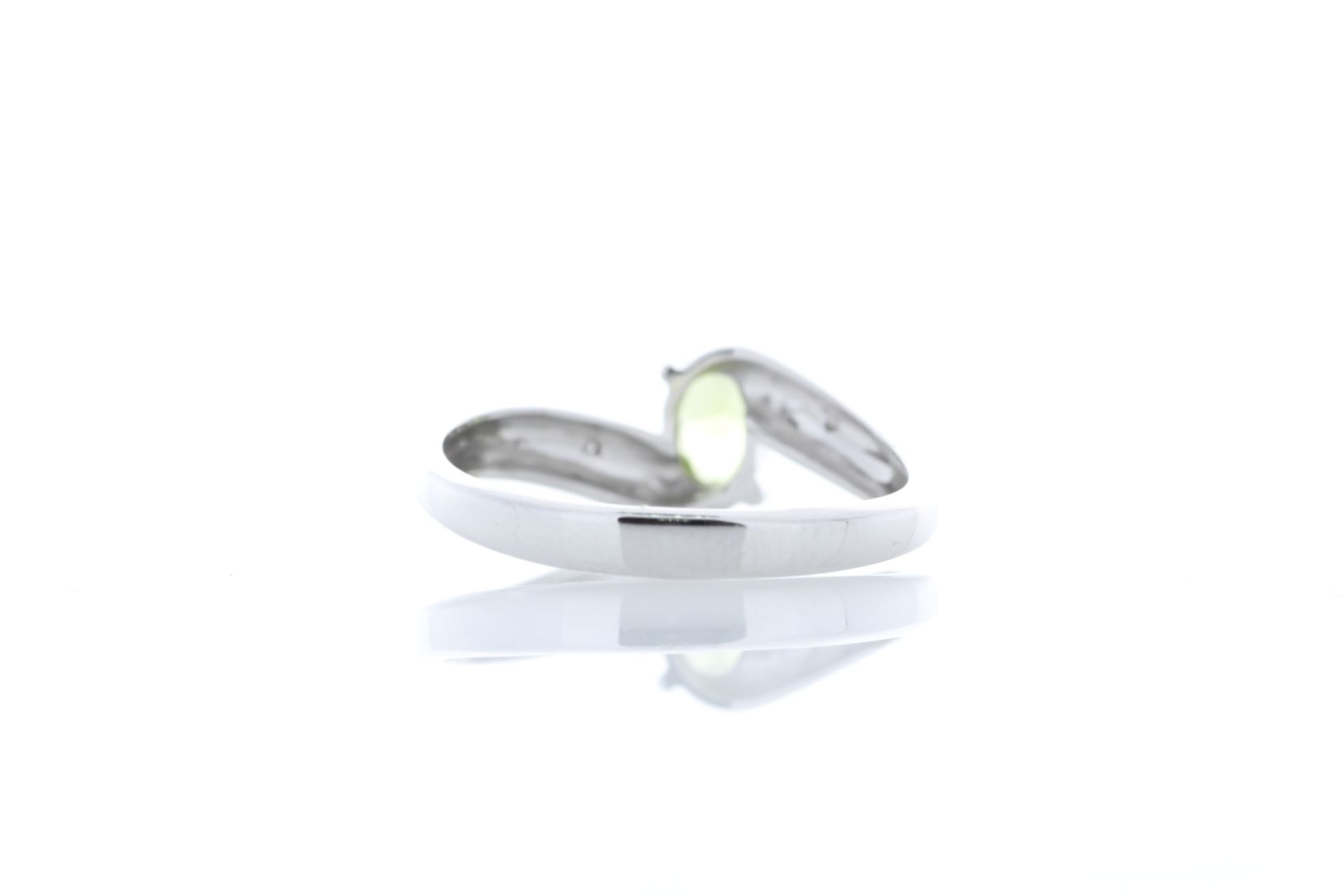 9ct White Gold Diamond And Peridot Ring 0.01 Carats - Valued by GIE £1,295.00 - 9ct White Gold - Image 3 of 5