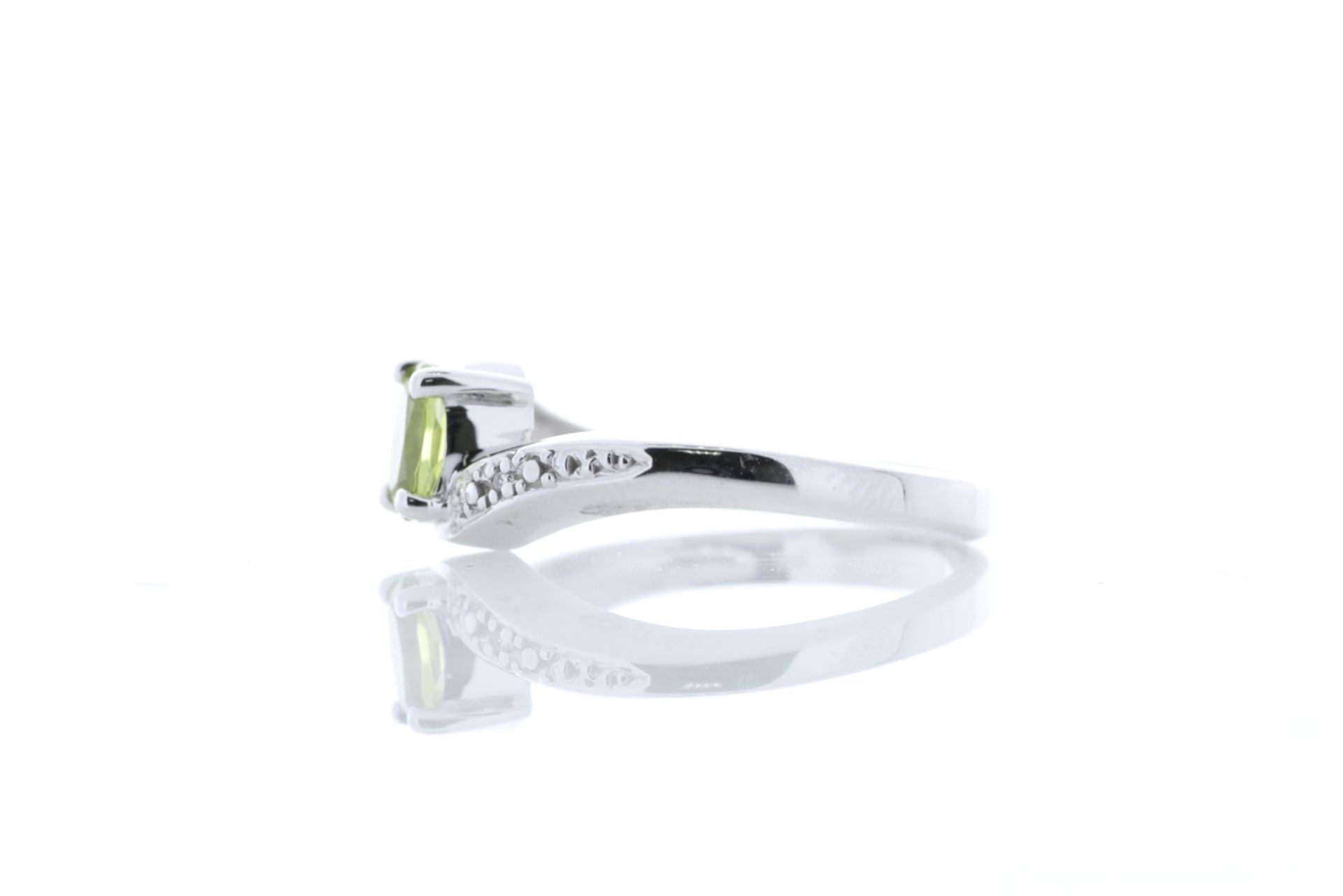 9ct White Gold Diamond And Peridot Ring 0.01 Carats - Valued by GIE £1,295.00 - 9ct White Gold - Image 2 of 5