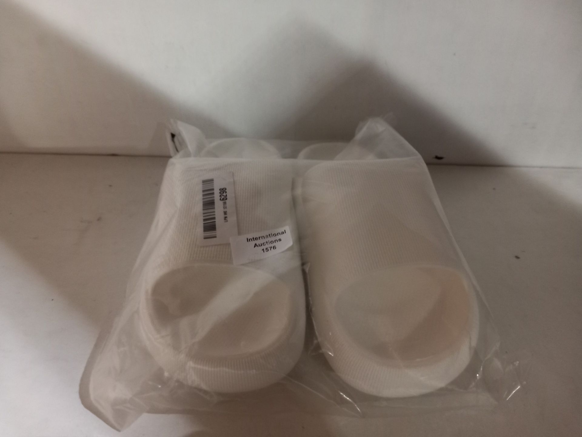 RRP £15.98 Beslip Pillow Soft Slide Sandals for Women Non-Slip - Image 2 of 2