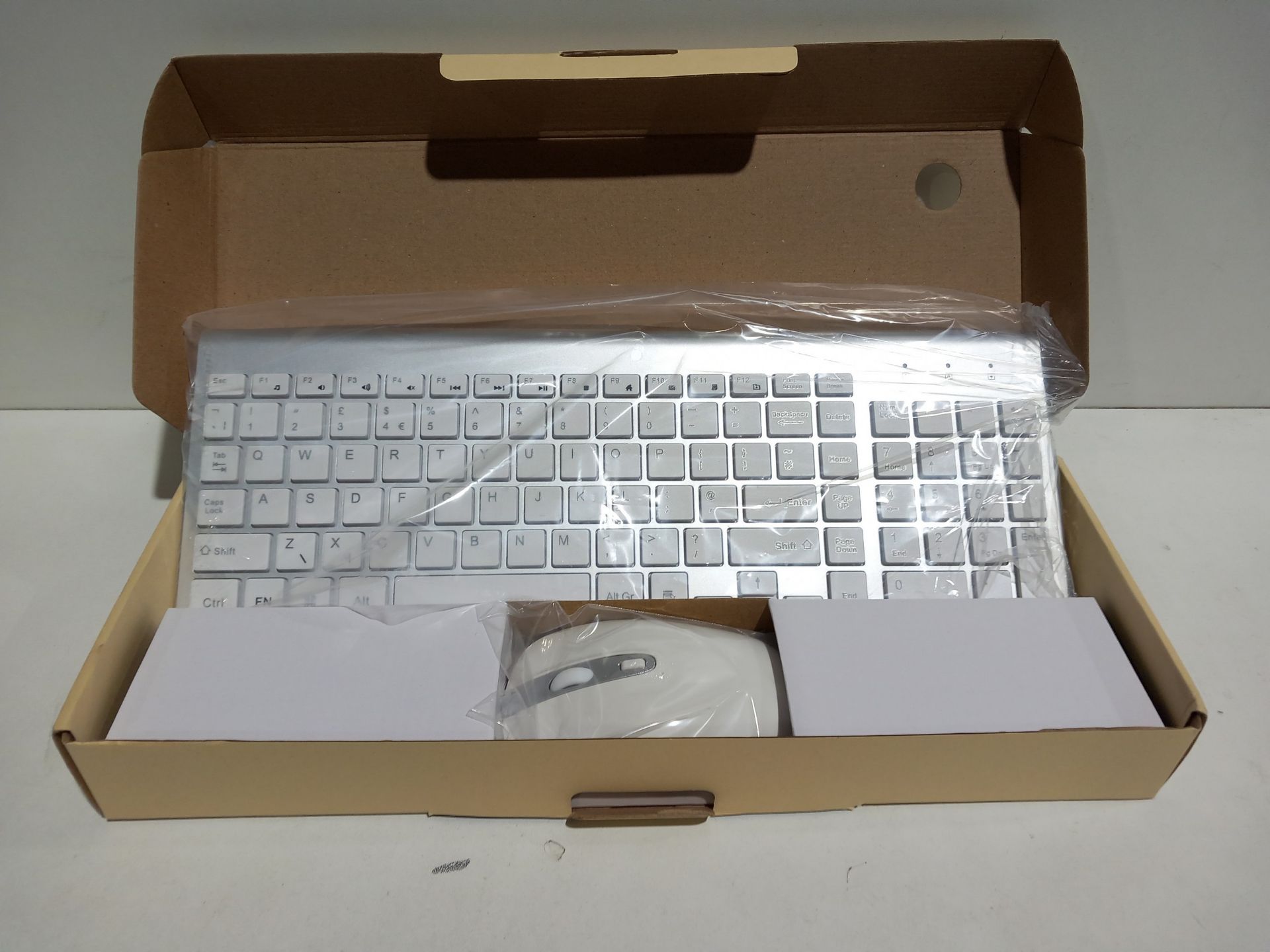 RRP £28.99 Wireless Keyboard Mouse Combo - Image 2 of 2