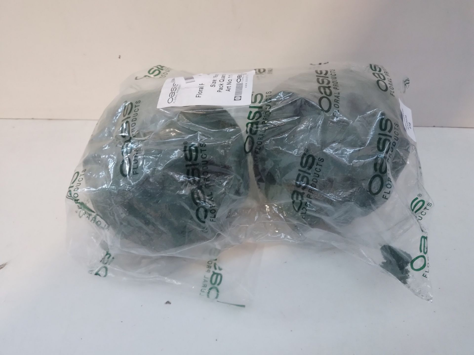 RRP £15.60 FloristryWarehouse Oasis Foam Sphere Balls 16cm. Pack of 2 - Image 2 of 2