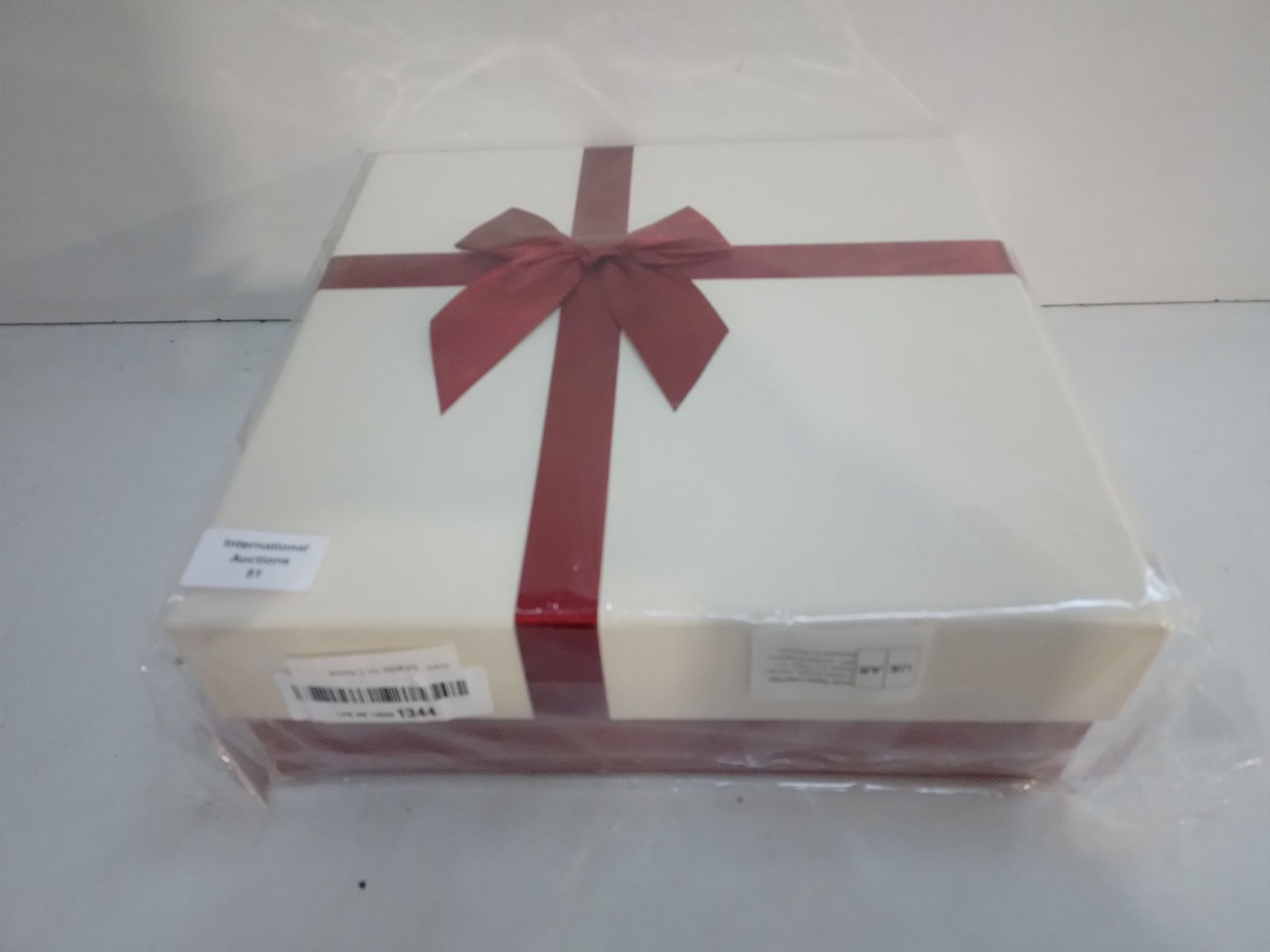 RRP £22.99 Gift Boxes with Lids - a Nested Set of 4 Gift Wrap Boxes for Present - Image 2 of 2