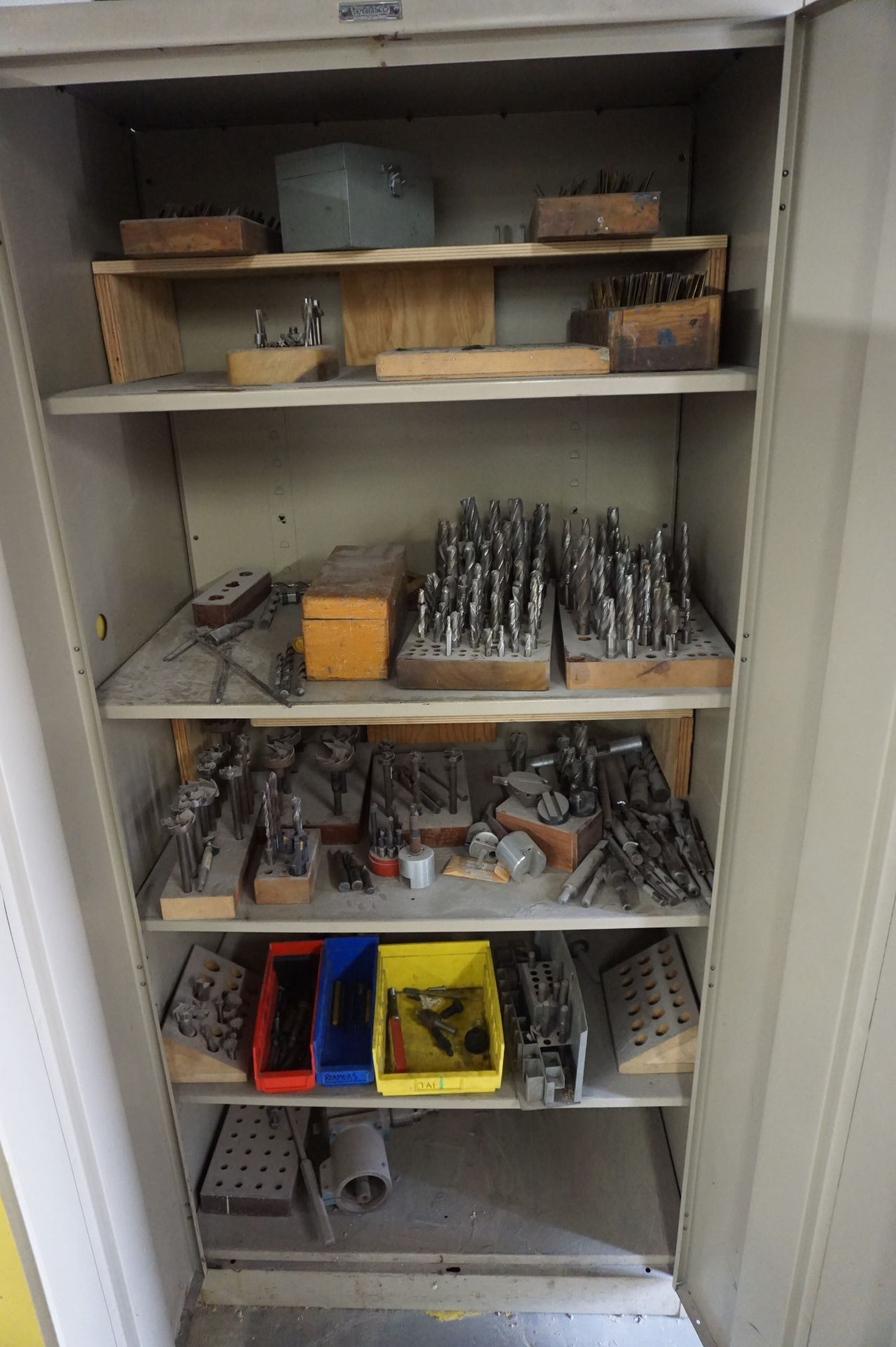 2-DOOR CABINET WITH CONTENTS OF MISC. CUTTING TOOLS **Rigging provided exclusively by Golden Bear - Image 2 of 2