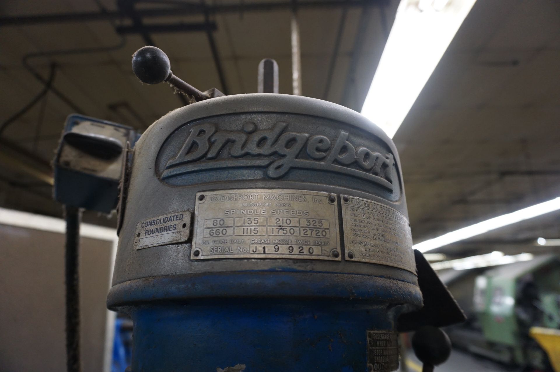 BRIDGEPORT MILLING MACHINE S/N J-19920 *NOT RUNNING* **Rigging provided exclusively by Golden Bear - Image 5 of 5