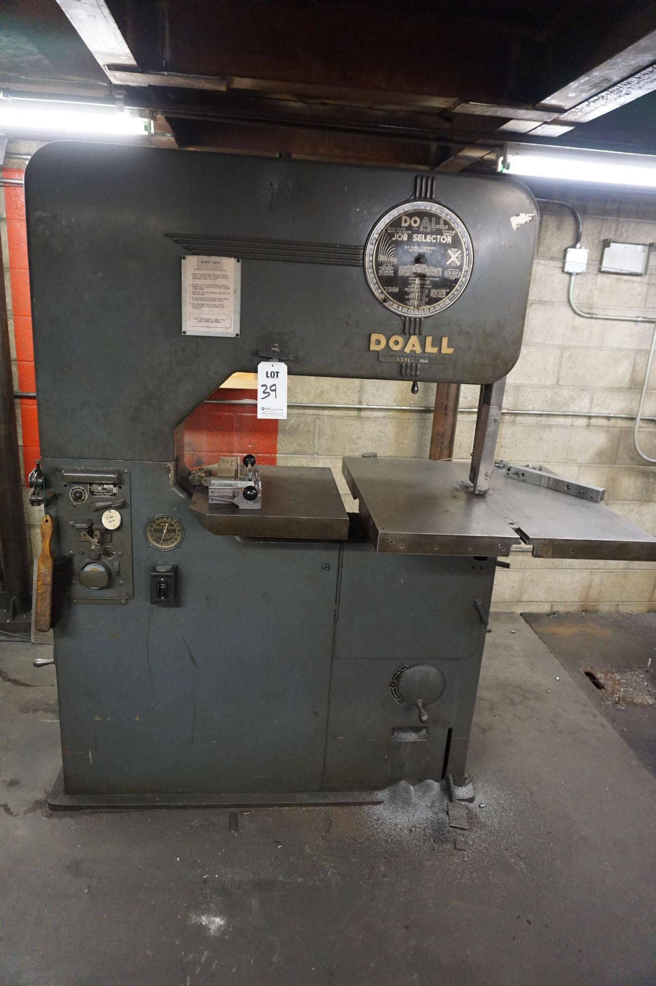 DOALL MODEL DBW-1A VERTICAL BAND SAW, S/N 5215593 **Rigging provided exclusively by Golden Bear