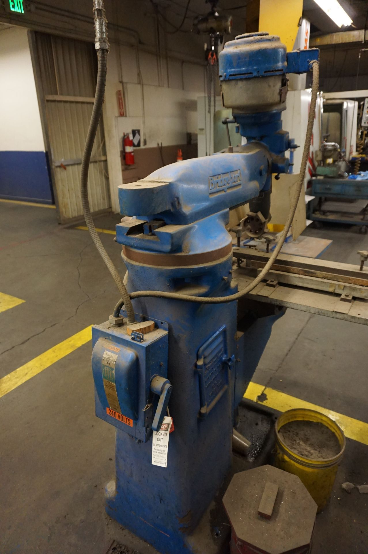 BRIDGEPORT MILLING MACHINE S/N J-19920 *NOT RUNNING* **Rigging provided exclusively by Golden Bear - Image 3 of 5