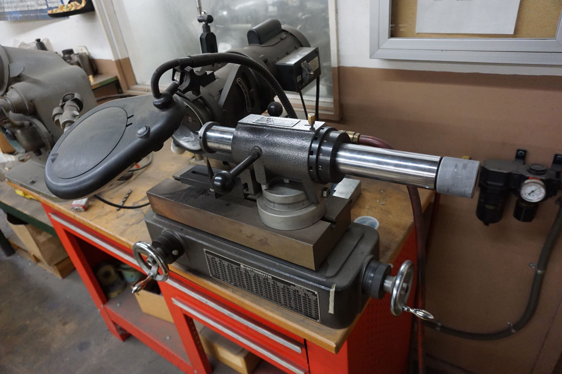 CUTTERMASTER MODEL MG-40 ENDMILL SHARPENER, S/N 5956 *NOTE: SEE LOT 64 FOR GRIND FIXTURE) ** - Image 3 of 4