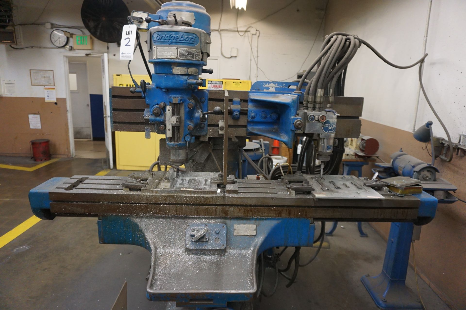 BRIDGEPORT MILLING MACHINE S/N J56459 WITH TRUE-TRACE MODEL B-360 3D TWO DIMENSIONAL HYDRAULIC