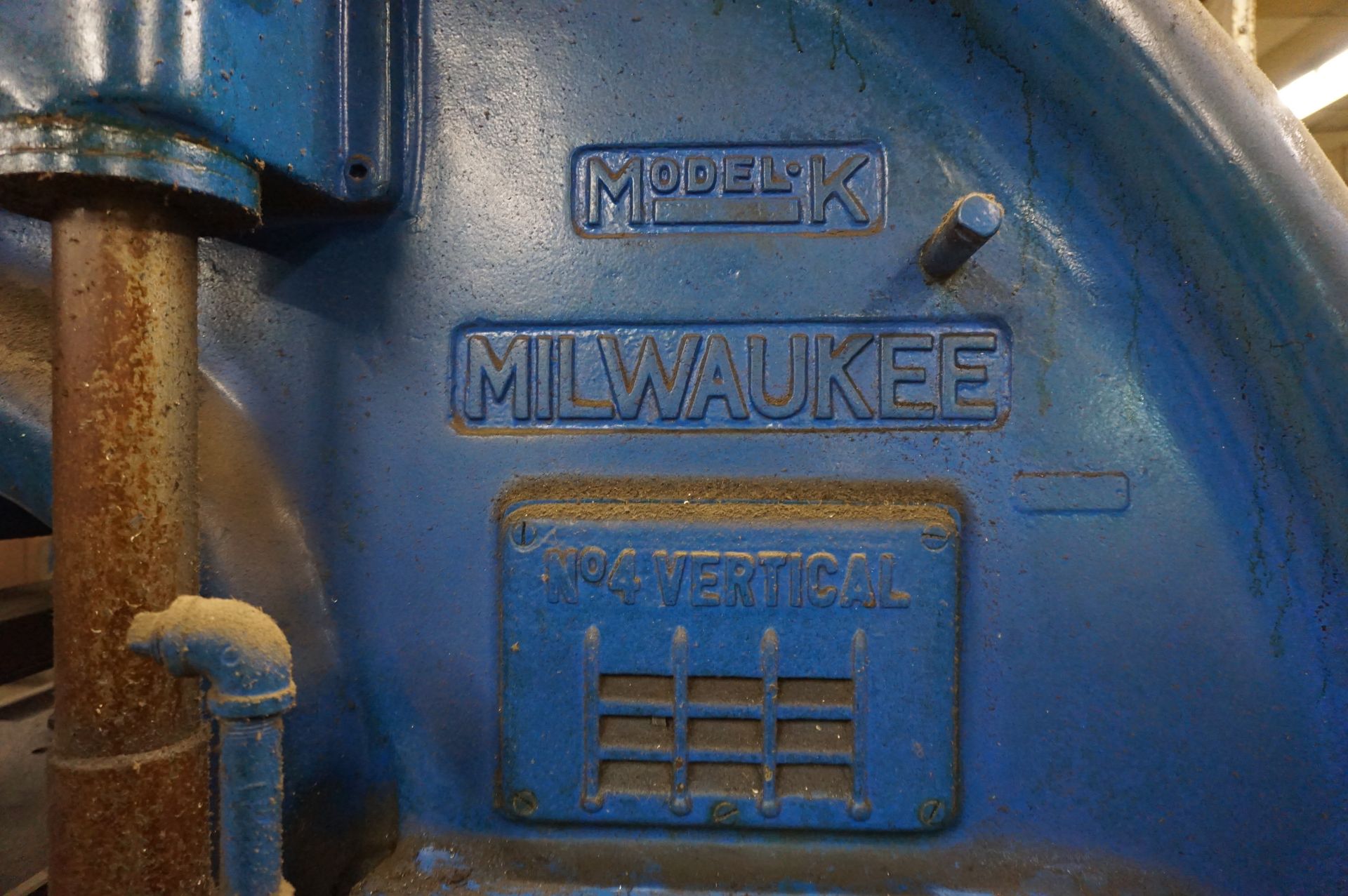 KEARNEY AND TRECKER MILWAUKEE MODEL K VERTICAL MILLING MACHINE NO.4 S/N XX-3031 *LOCK OUT TAGGED - Image 3 of 5