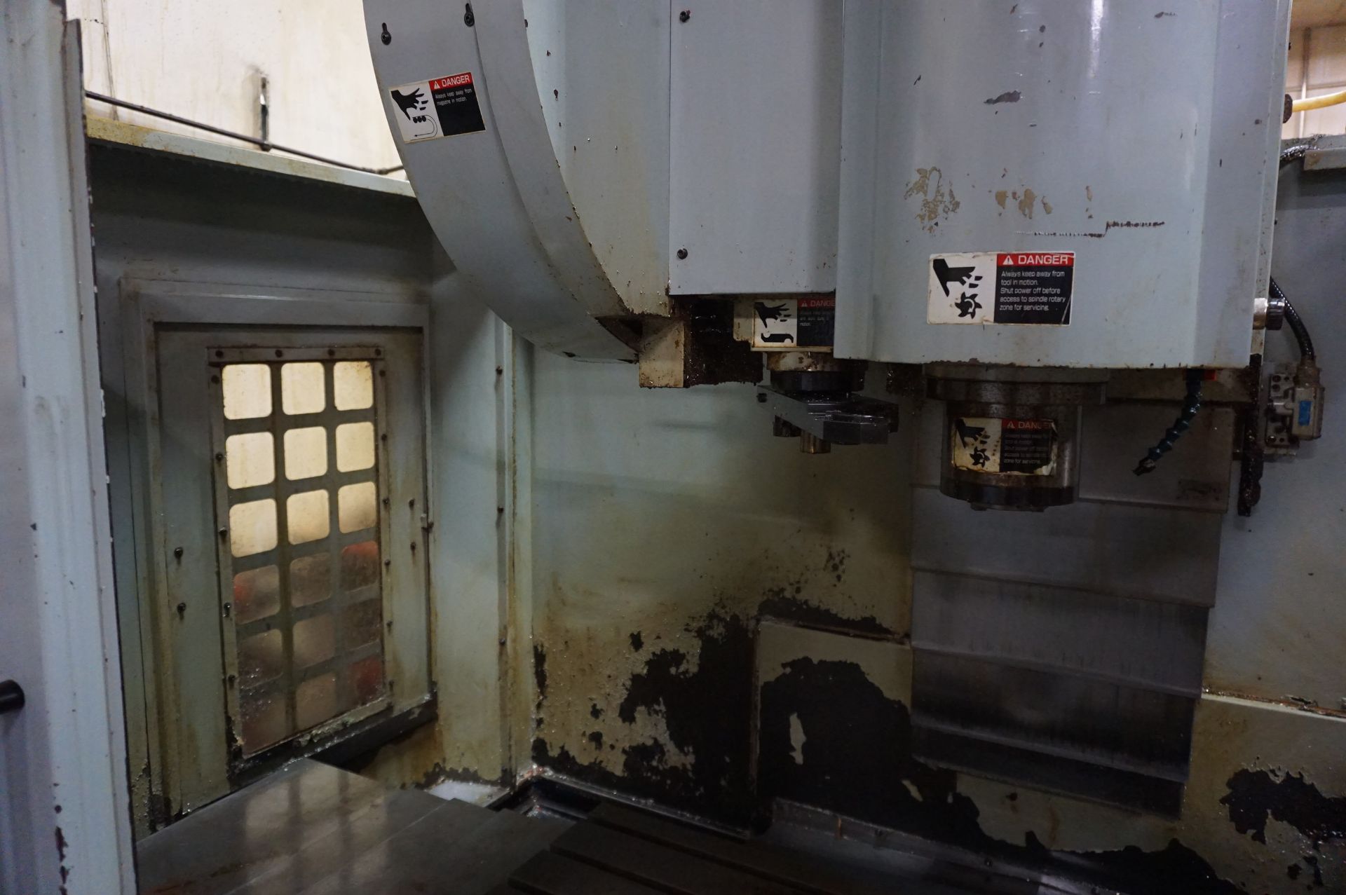 YAMAGE TECHO CORPORATION MODEL YMV-JR. VERTICAL MACHINING CENTER, FANUC 18-MCONTROL, HABOR OIL - Image 3 of 8