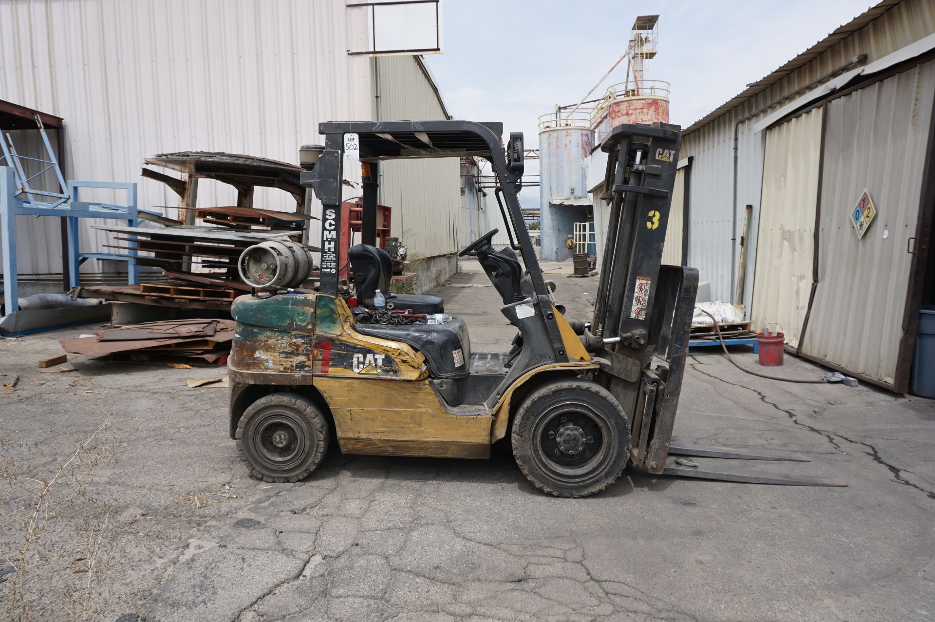 2011 CATERPILLAR LIFT TRUCK, MODEL 2P6000, 5950 LB CAPACITY, PROPANE GAS, SIDE SHIFT, S/N