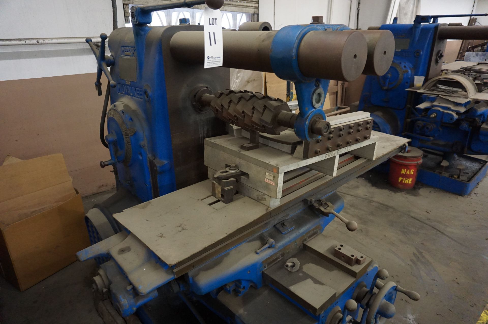 KEARNEY AND TRECKER MODEL K HORIZONTAL MILLING MACHINE NO. 2, S/N 51-4417 *LOCK OUT TAGGED UNTESTED* - Image 3 of 4