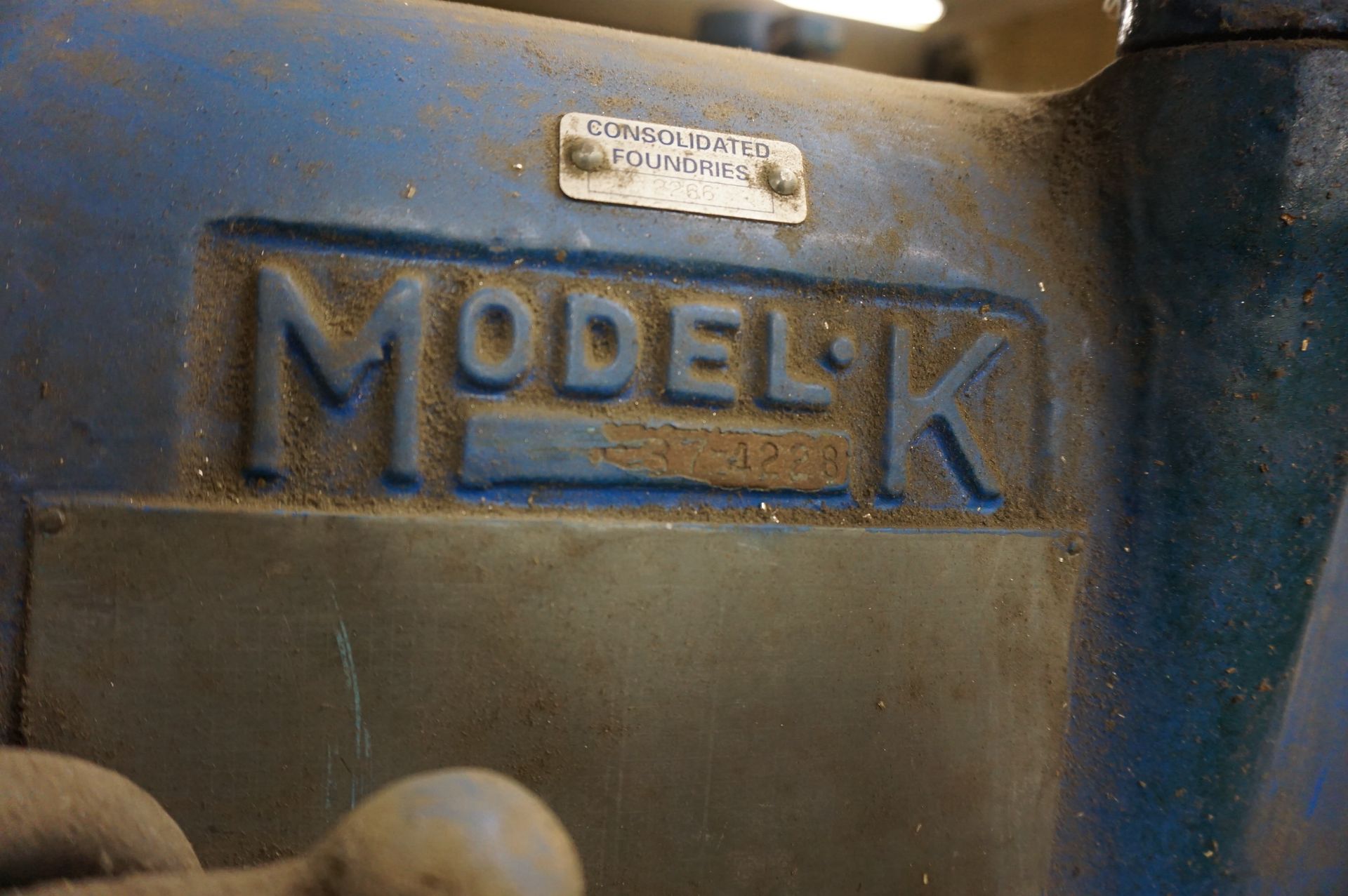 KEARNEY AND TRECKER MODEL K HORIZONTAL MILLING MACHINE NO. 2, S/N 37-1228 *LOCK OUT TAGGED UNTESTED* - Image 3 of 3