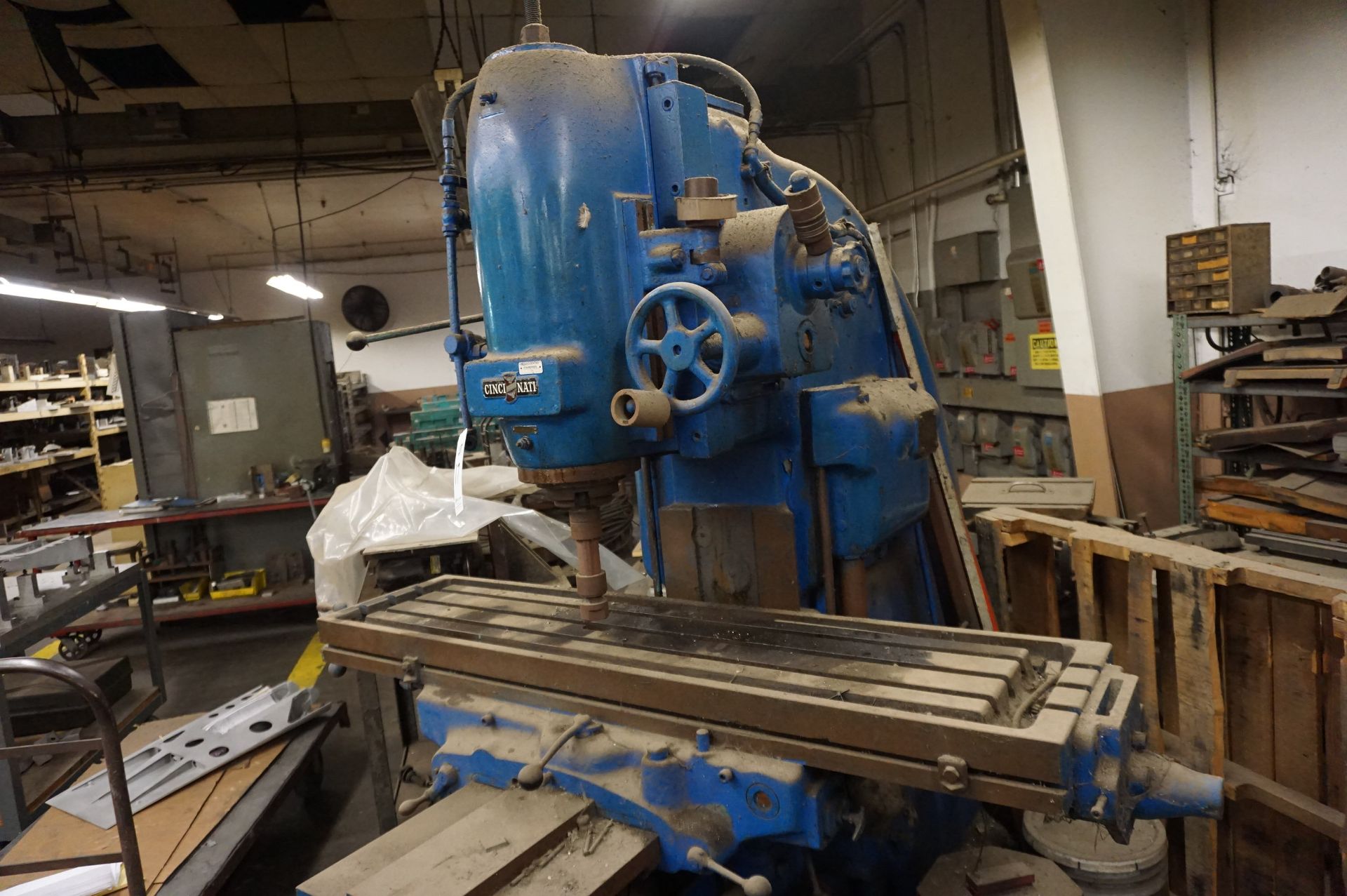 CINCINNATI VERTICAL MILLING MACHINE, NO.3 *LOCK OUT TAGGED UNTESTED* **Rigging provided - Image 2 of 4
