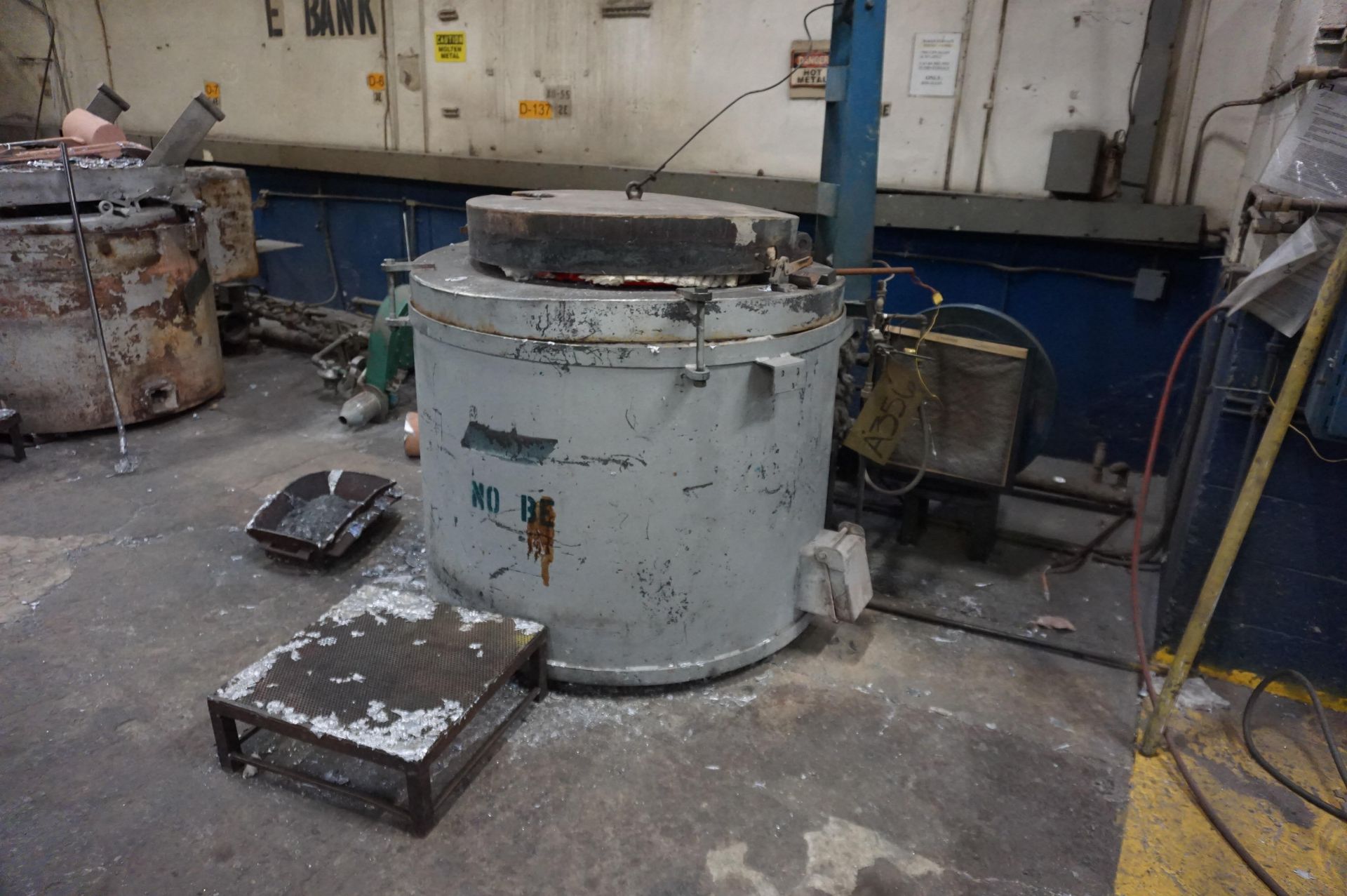 STATIONARY GAS FIRED FURNACE WITH BLOWERS, 900 LB, ALUMINUM MELTING *STILL IN USE AT TIME OF CATALOG - Image 2 of 5