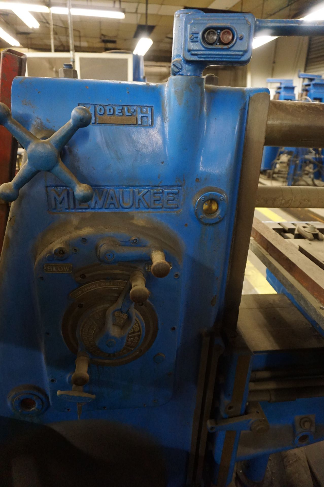 KEARNEY AND TRECKER HORIZONTAL MILLING MACHINE MODEL H, S/N 49-2930 *LOCK OUT TAGGED UNTESTED* ** - Image 2 of 3