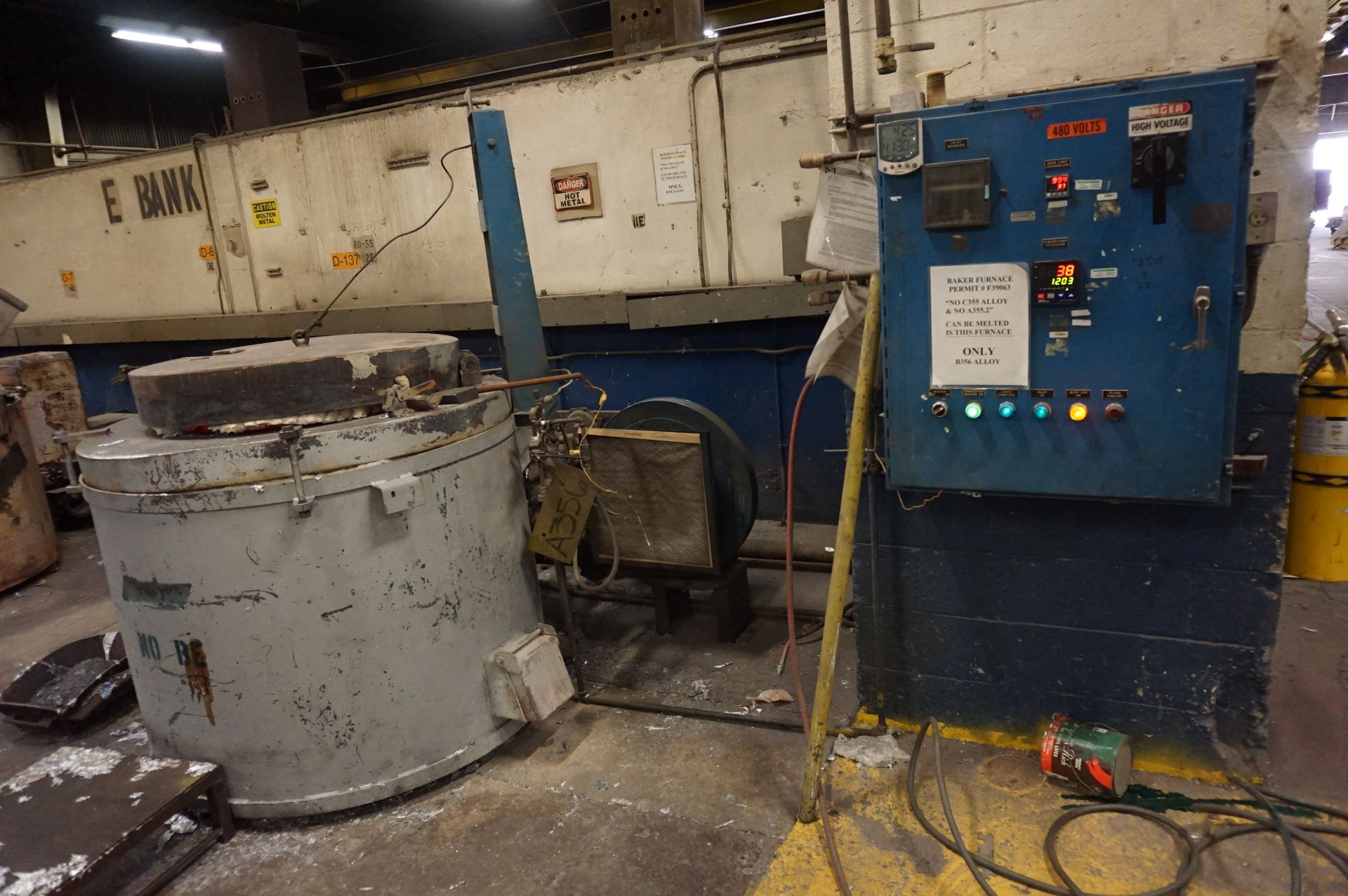 STATIONARY GAS FIRED FURNACE WITH BLOWERS, 900 LB, ALUMINUM MELTING *STILL IN USE AT TIME OF CATALOG - Image 3 of 5