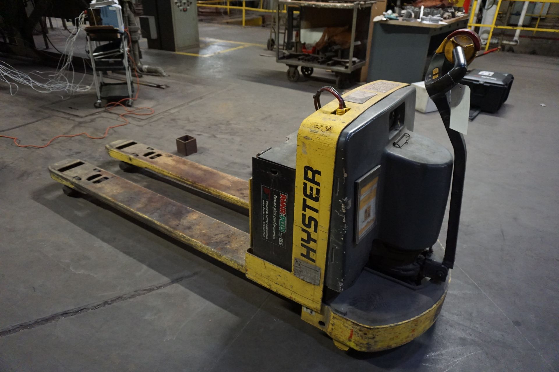 ELECTRIC PALLET TRUCK WITH CHARGER TO INCLUDE: (1) HYSTER LIFT TRUCK MODEL W65Z PALLET TRUCK, MAX - Image 2 of 3
