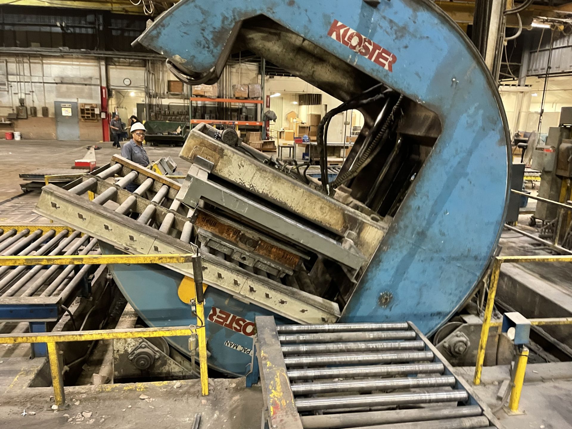 KLOSTER 10,000 LBS MOULD ROLLOVER WITH HYDRAULIC SYSTEM, IN AND OUT ROLLER CONVEYOR, 1' - 5' ROLL - Image 4 of 4