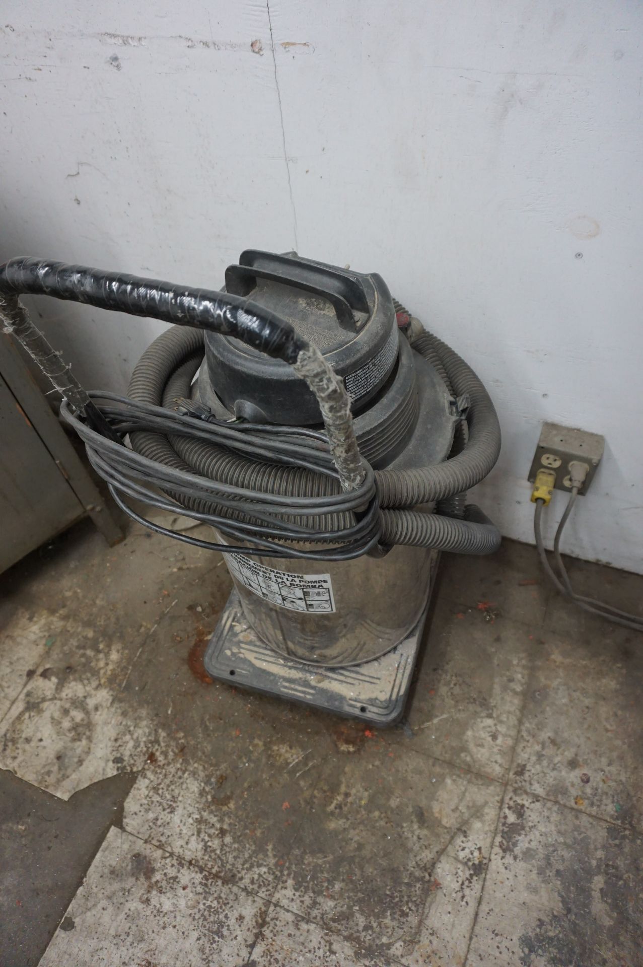 LOT TO INCLUDE: (1) BALDOR 662 GRINDER AND BUFFER, S/N W 697, (1) DAYTON MODEL 4TR21 SHOP VAC ** - Image 3 of 4