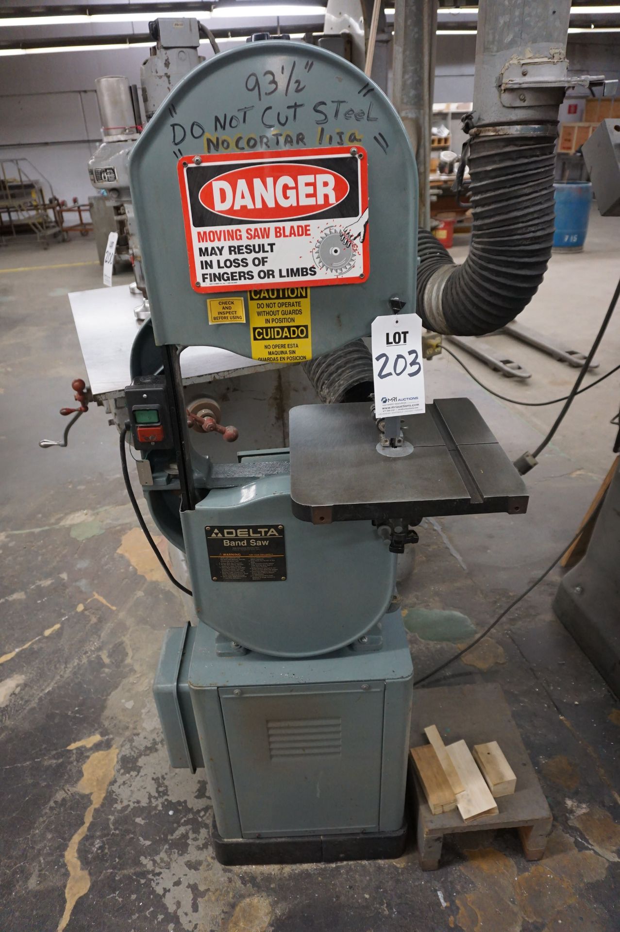 DELTA 28-303 BAND SAW S/N 89174469 **Rigging provided exclusively by Golden Bear Services. Loading