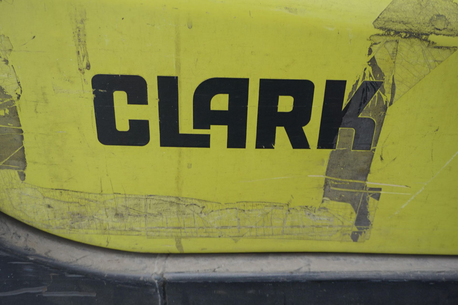 CLARK LIFT TRUCK, MODEL CMP25L, 3910 LB CAPACITY, PROPANE GAS, S/N CMP230L-0103-9773, GVW 9218 - Image 7 of 9