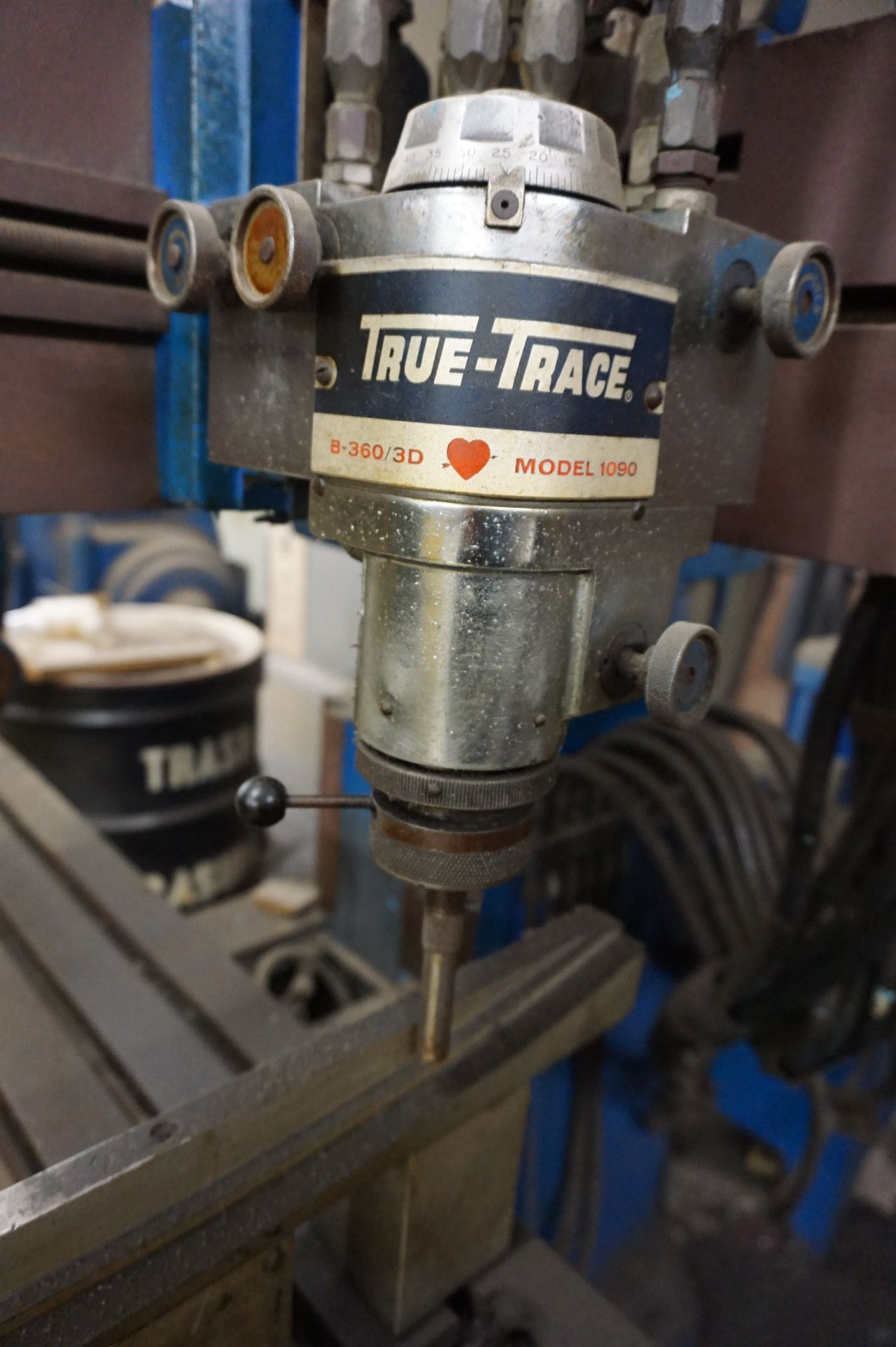 BRIDGEPORT MILLING MACHINE S/N J-56458 WITH TRUE-TRACE B-360/3D MODEL 1090 *NOT RUNNING* **Rigging - Image 6 of 6