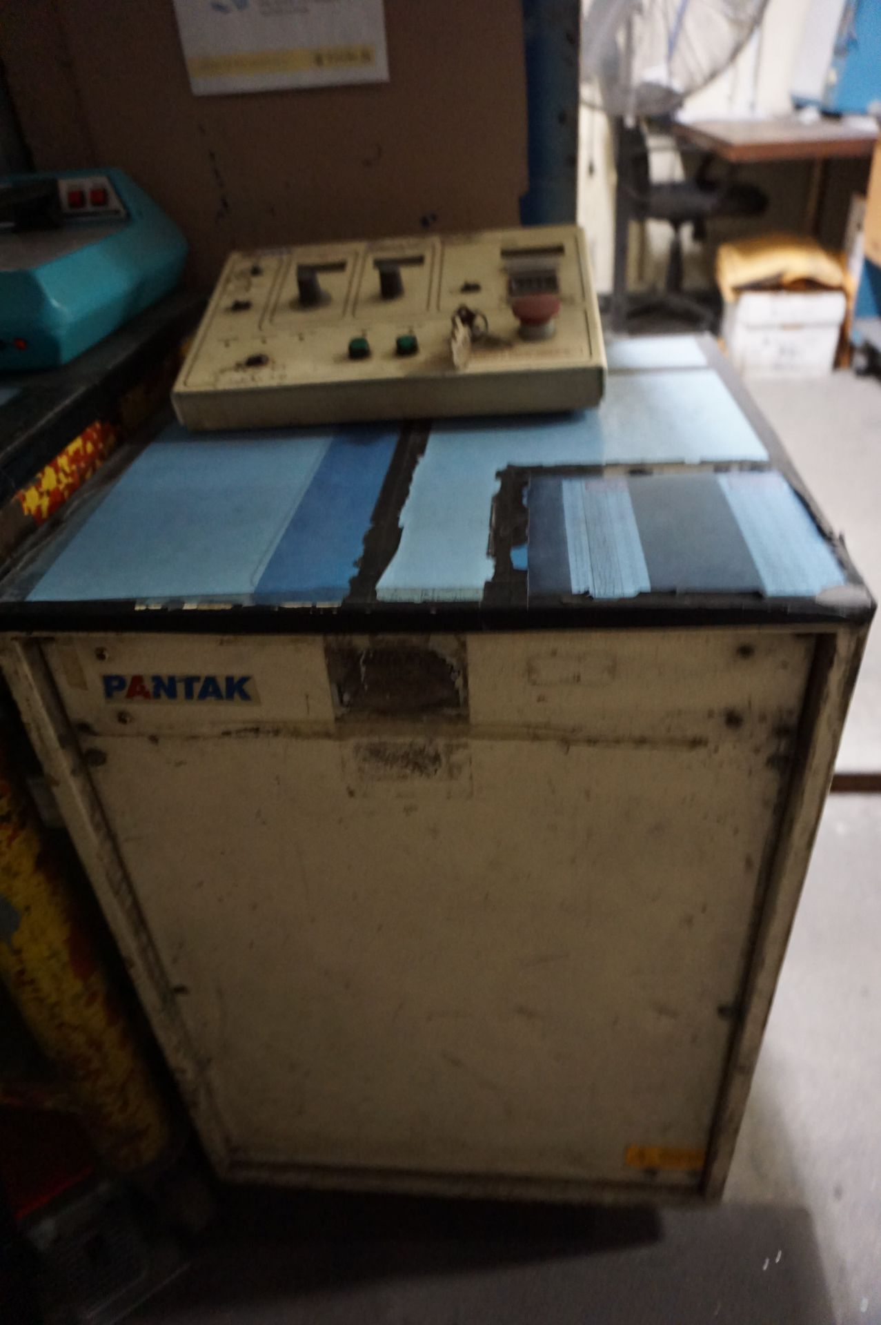 X-RAY MACHINE AND BOOTH WITH CONTENTS TO INCLUDE BUT NOT LIMITED TO: COMET MXR 160 X-RAY MACHINE, - Image 6 of 9