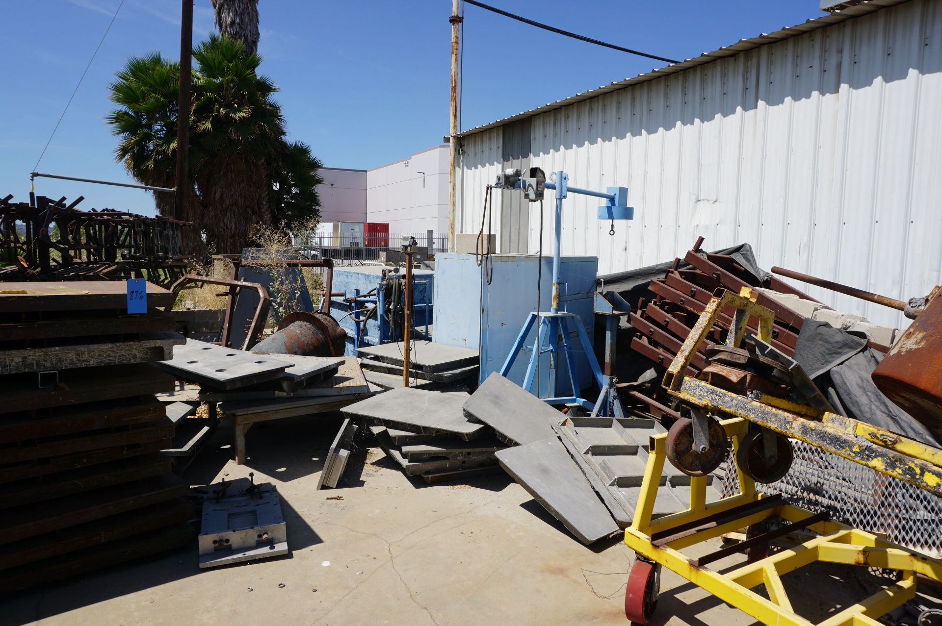 LARGE QUANTITY OF STEEL AND ALUMINUM SCRAP TO INCLUDE BUT NOT LIMITED TO: STEEL RACKS, STEEL - Image 6 of 7