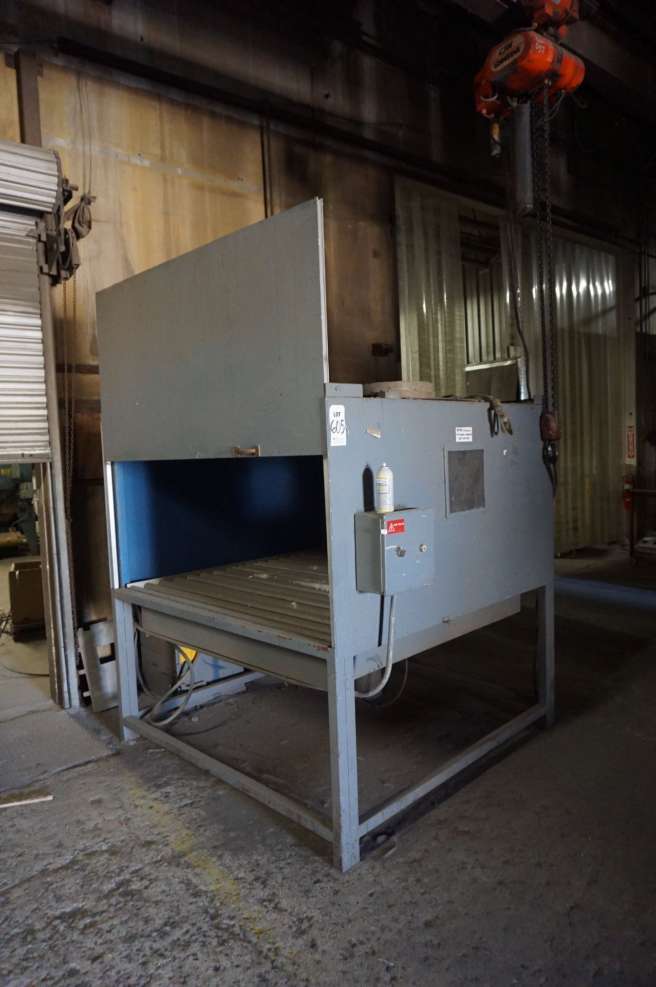 BLOWER/DUST CABINET WITH CONVEYOR, WORKING AREA 68" X 72" *NOT IN SERVICE* **Rigging provided