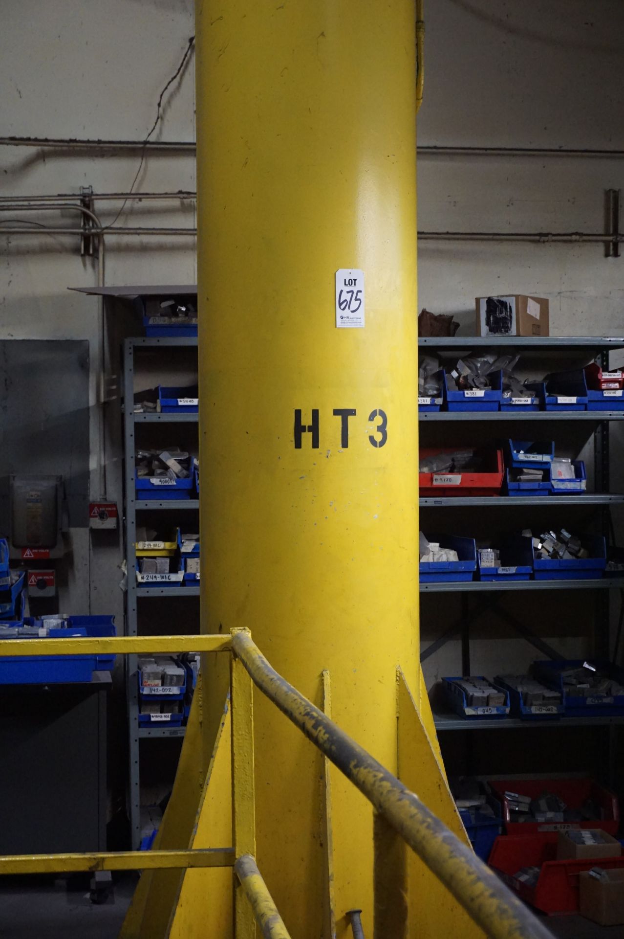 JIB CRANE LOT TO INCLUDE: 2 TON ELECTRIC HOIST WITH PENDANT CONTROL, JIB ARM AND PILLAR SUPPORT * - Image 5 of 5