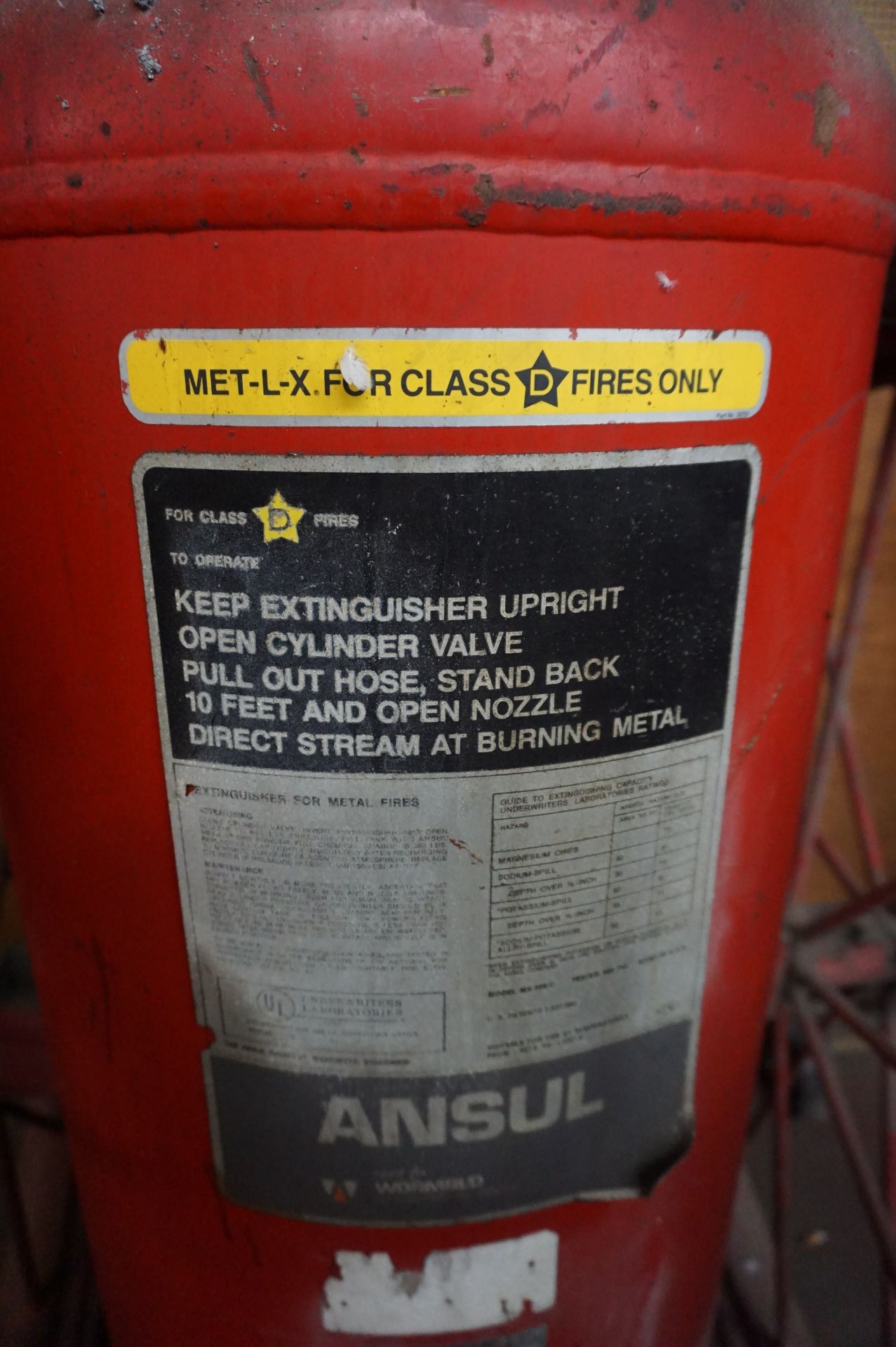ANSUL MET-L-X CLASS D FIRE EXTINGUISHER WITH ROLLING CART **Rigging provided exclusively by Golden - Image 2 of 2