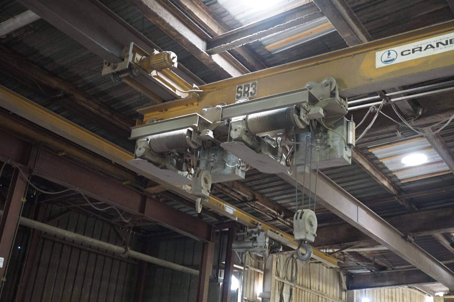 10 TON OVERHEAD CRANE TO INCLUDE: (2) PAIRED SATURN HOISTS, ELECTRIC, MOTORIZED TROLLEY, PATRIOT - Image 3 of 4