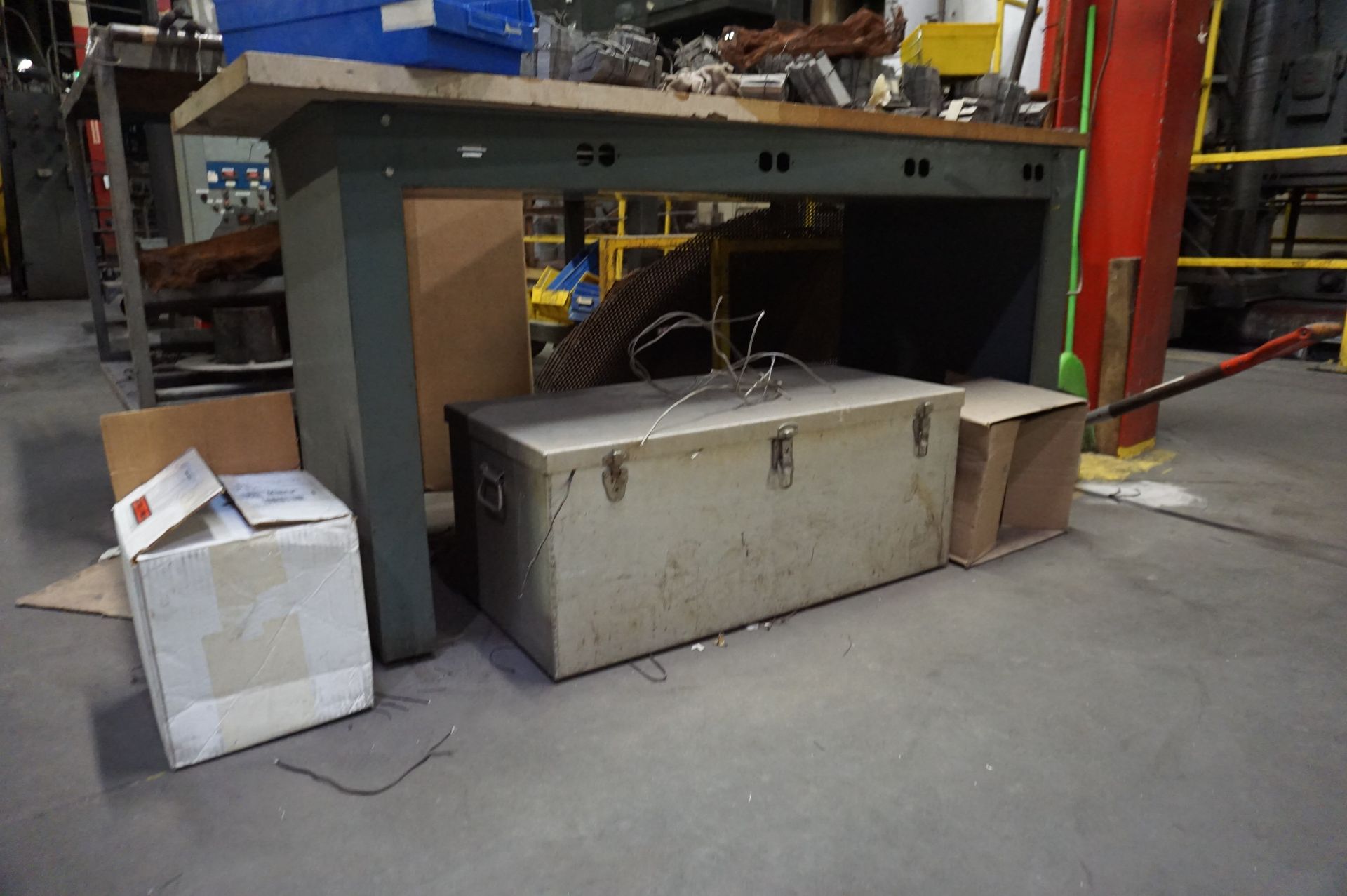 HEAT TREAT SUPPORT LOT TO INCLUDE: STEEL WORK BENCH, WOOD TOP, 59" X 30" X 36" WITH WHEELS, - Image 2 of 4
