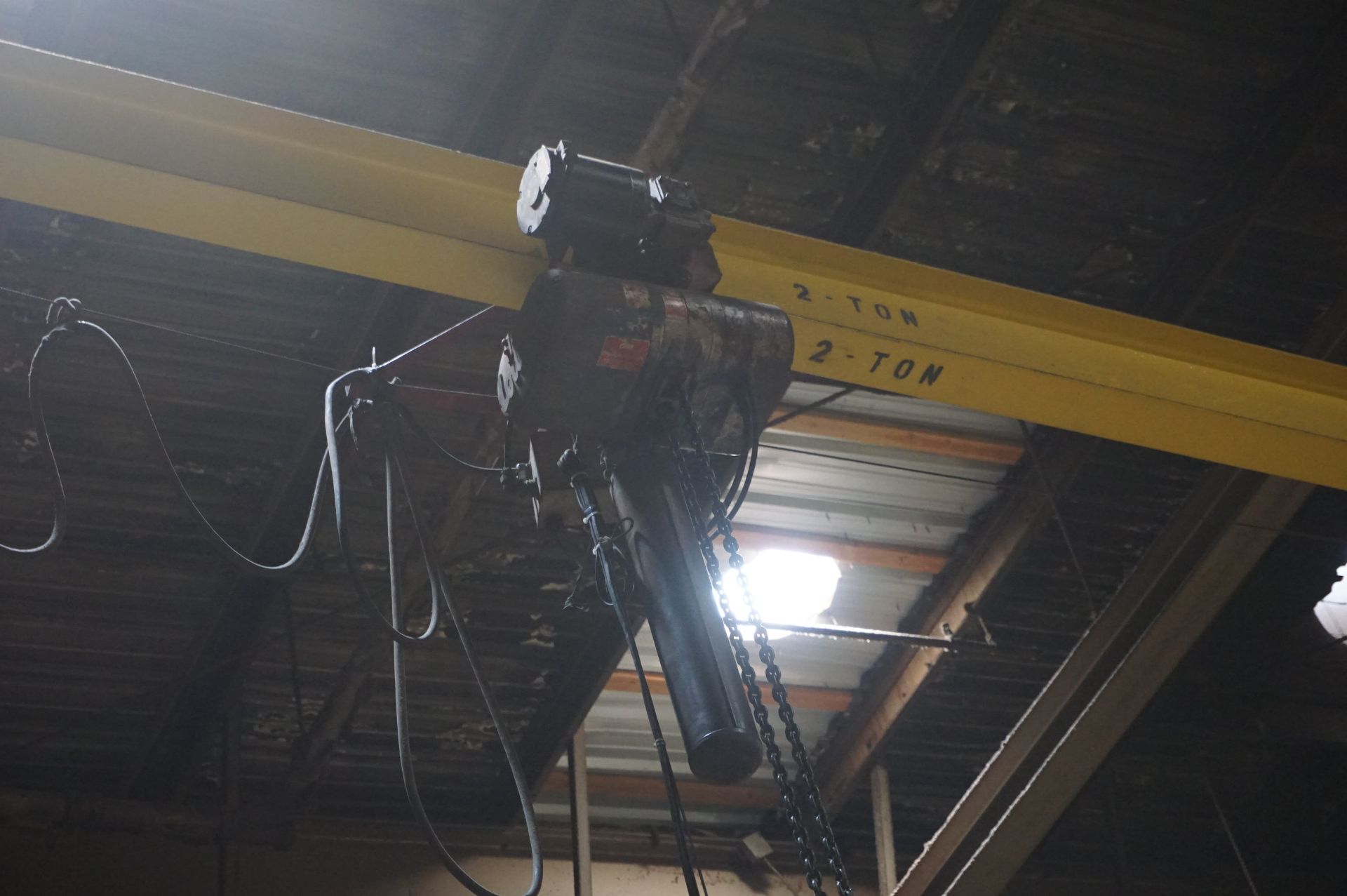 OVERHEAD CRANE TO INCLUDE: 2 TON ELECTRIC HOIST, PENDANT CONTROL, HOIST TROLLEY, BRIDGE - Image 2 of 5