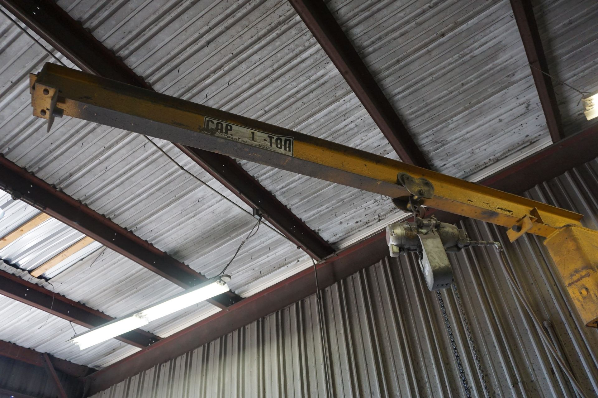 JIB CRANE 1 TON TO INCLUDE: 1 TON AIR HOIST, CHAIN CONTROL **Rigging provided exclusively by - Image 2 of 3