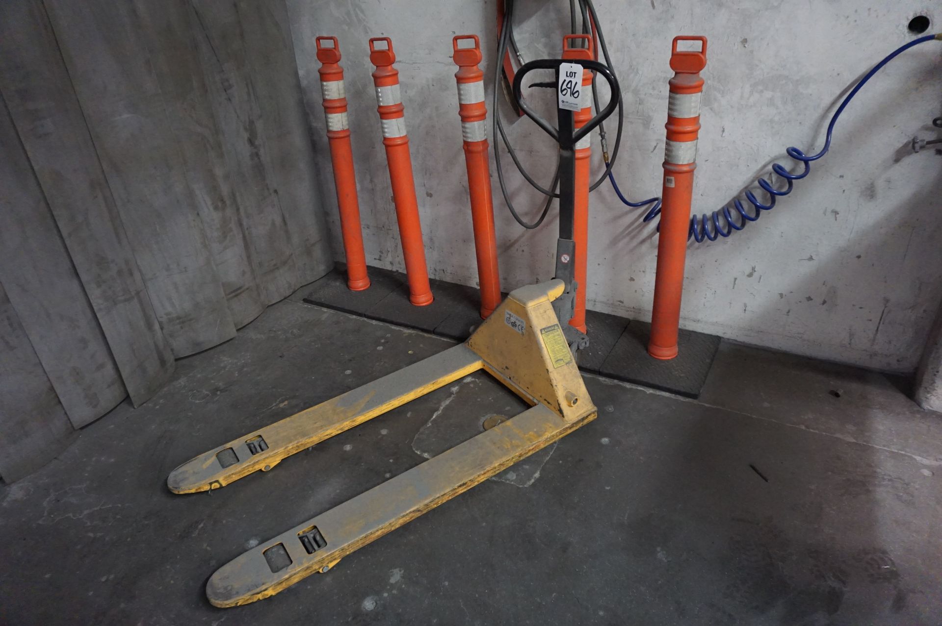 LOT TO INCLUDE: (1) PALLET JACK 5000 LBS, (5) SAFETY PILLARS