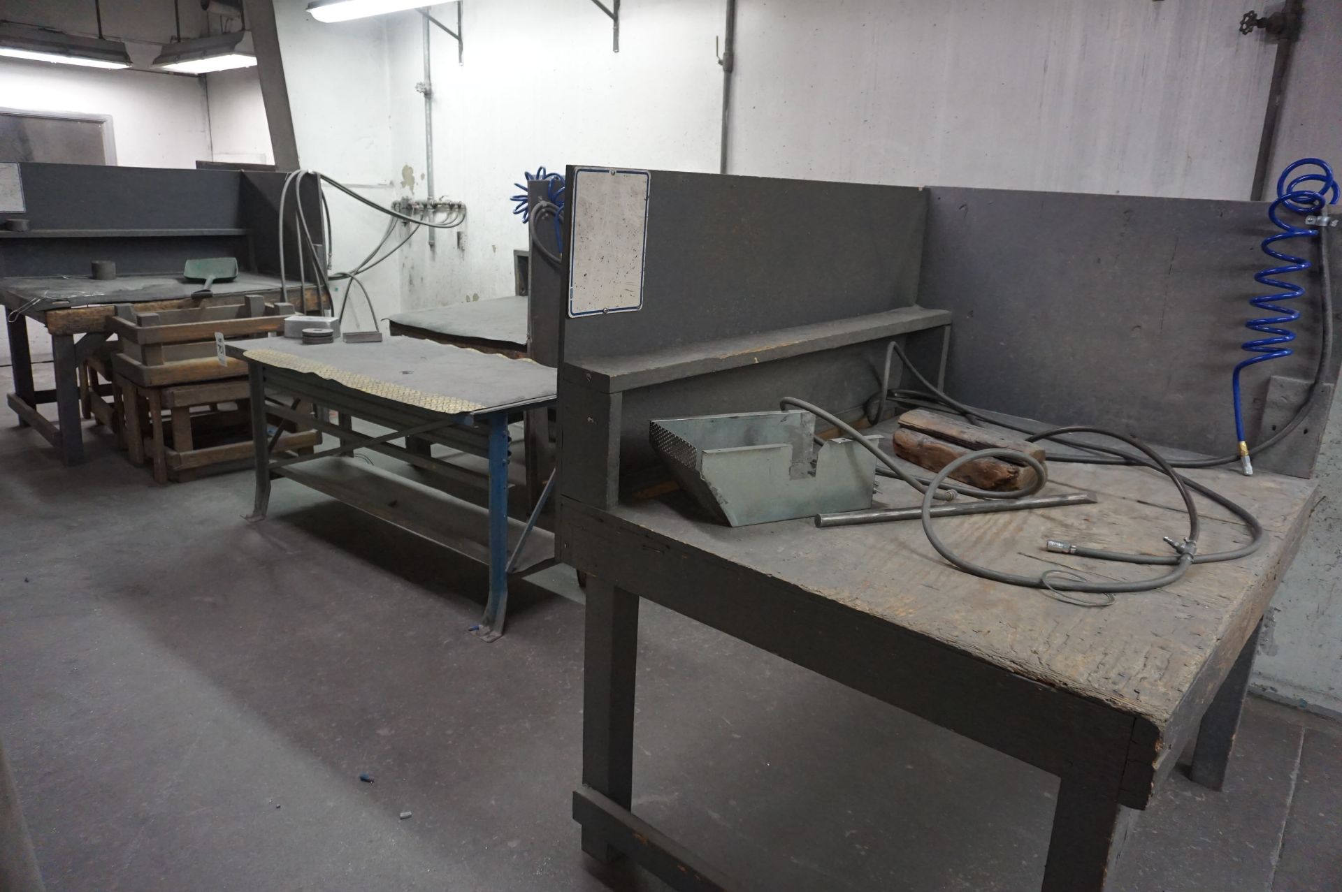 GRINDING ROOM LOT TO INCLUDE: (1) STEEL WORK BENCH, WOOD TOP, (2) WOOD WORKSTATIONS, ANTI FATIGUE