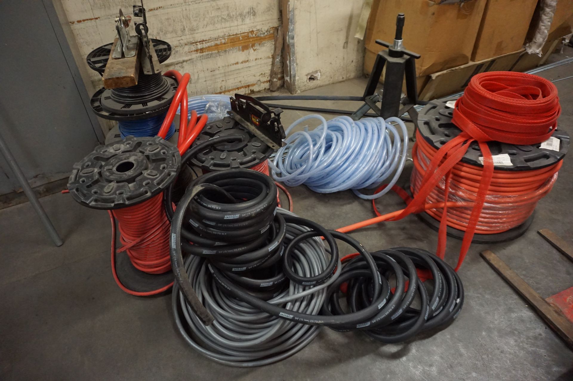 LOT TO INCLUDE: MISC. HOSES AND COPPER PIPING, HOSE SPOOLS, VARIED SIZES - Image 4 of 4