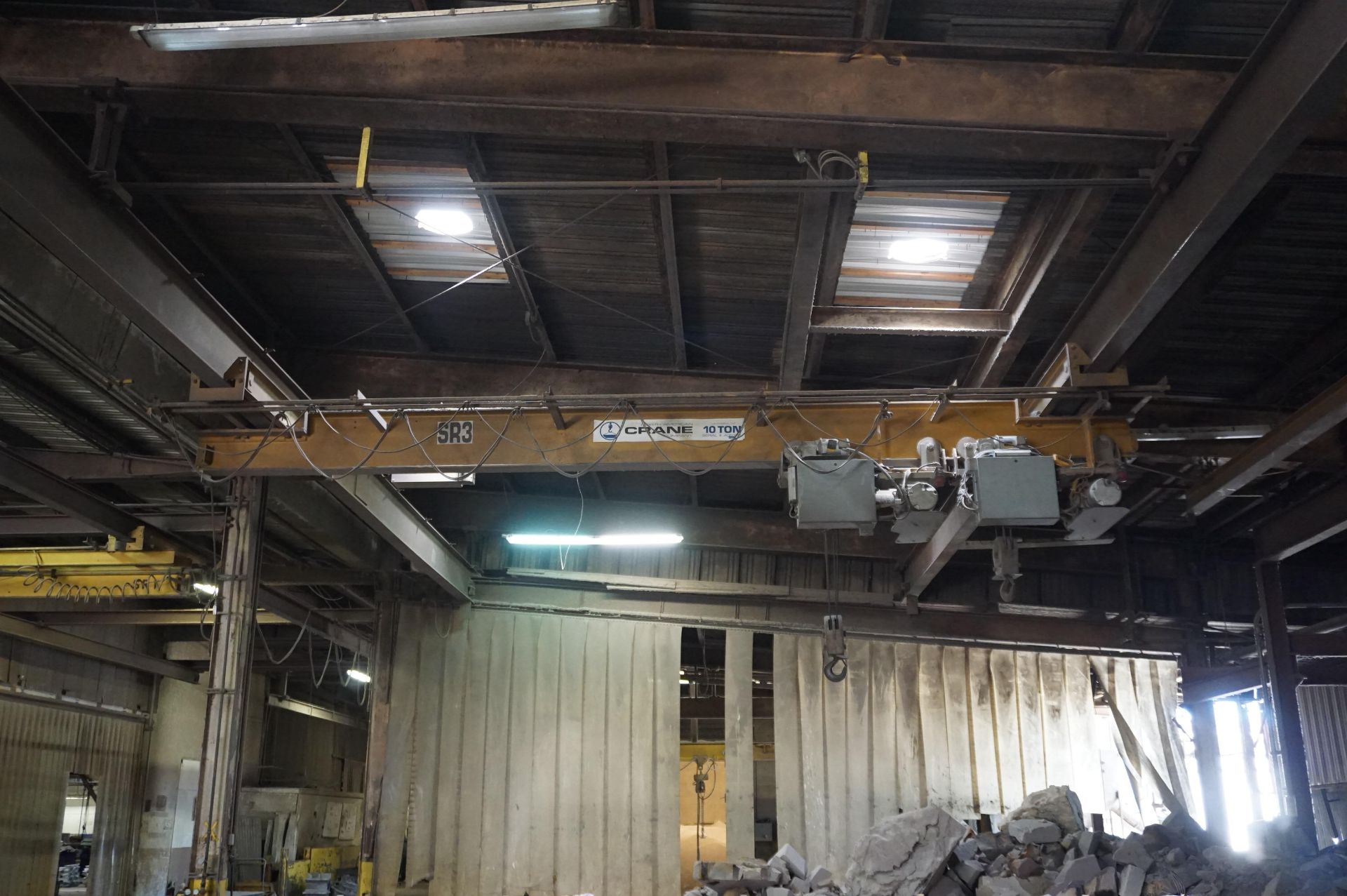 10 TON OVERHEAD CRANE TO INCLUDE: (2) PAIRED SATURN HOISTS, ELECTRIC, MOTORIZED TROLLEY, PATRIOT