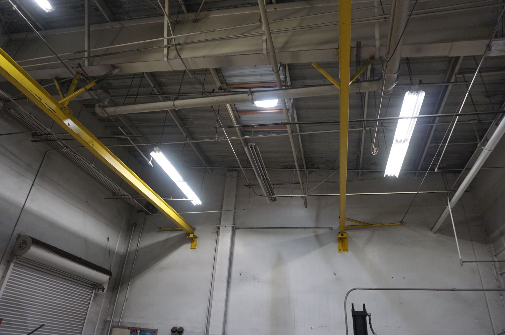 OVERHEAD CRANE TO INCLUDE: 1 TON GARDNER DENVER AIR HOIST, CHAIN CONTROL, BRIDGE **Rigging - Image 4 of 4