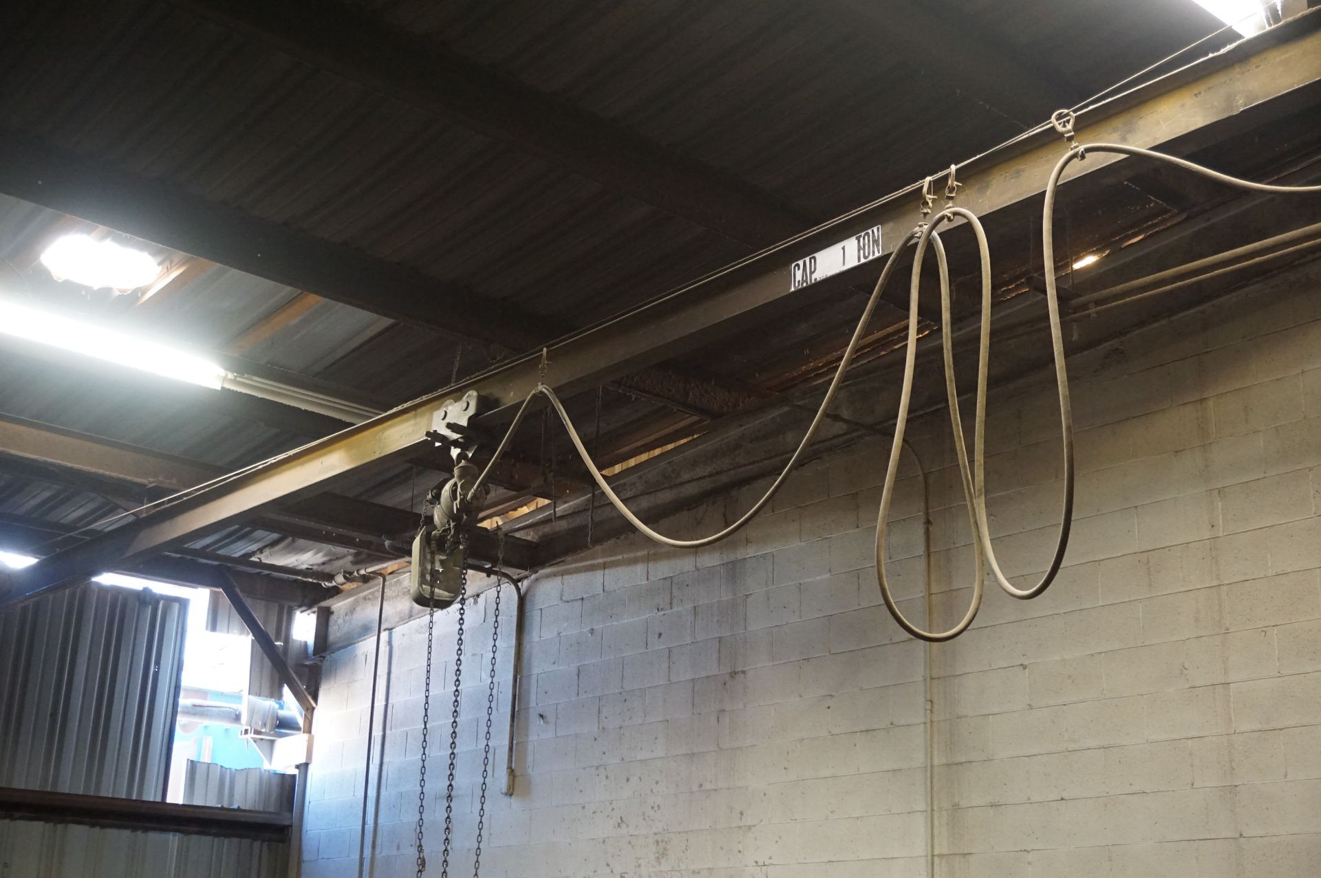 OVERHEAD CRANE TO INCLUDE: 1 TON AIR HOIST, HOIST TROLLEY, CHAIN CONTROL, WITH BRIDGE **Rigging - Image 3 of 3