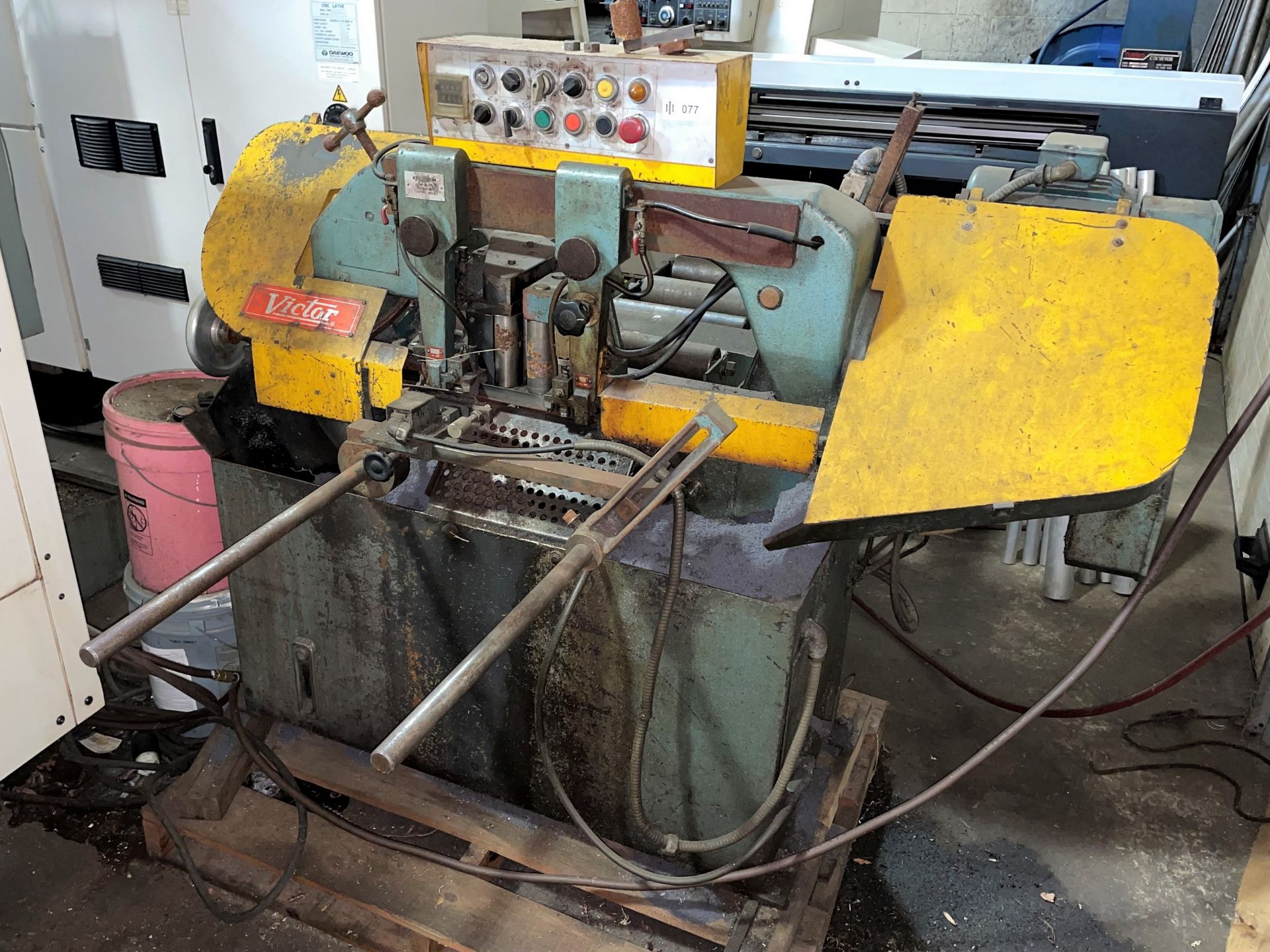 Victor Mdl. Auto-10H Horizontal Band Saw