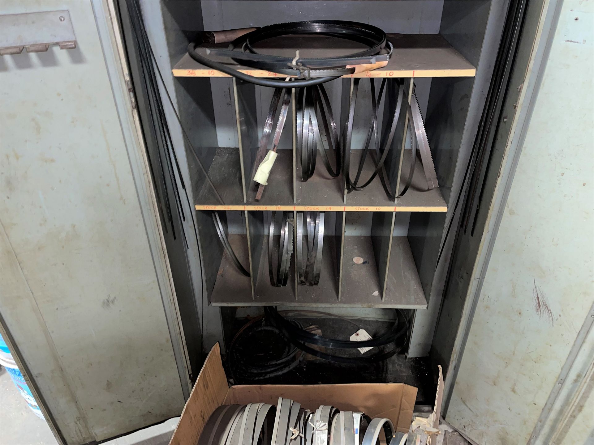 Cabinet including Contents of Band Saw Blades - Image 4 of 5