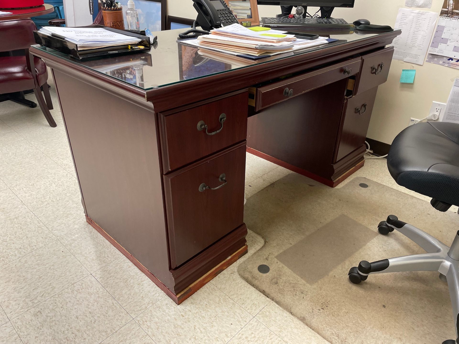 Executive Office including Desk, Filing Cabinet and Book Shelves - Image 2 of 4