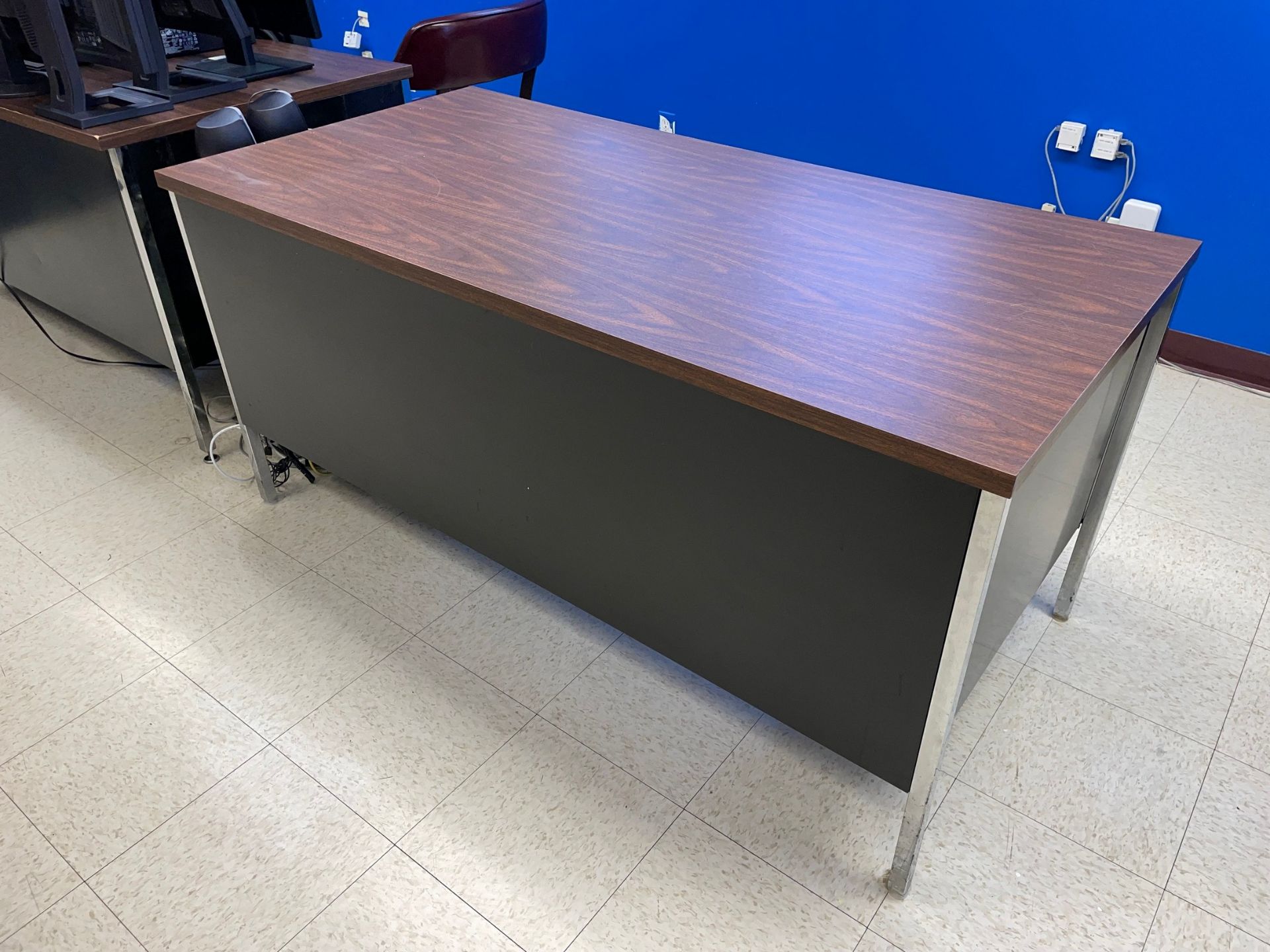 Steelcase Double Pedestal Desk - Image 3 of 4