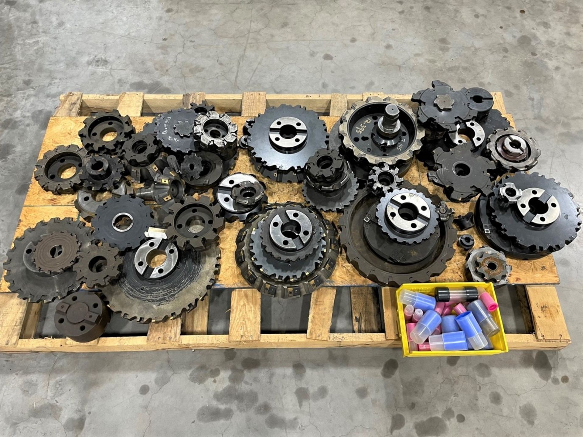 Lot with Various Size Milling Heads and Cutters
