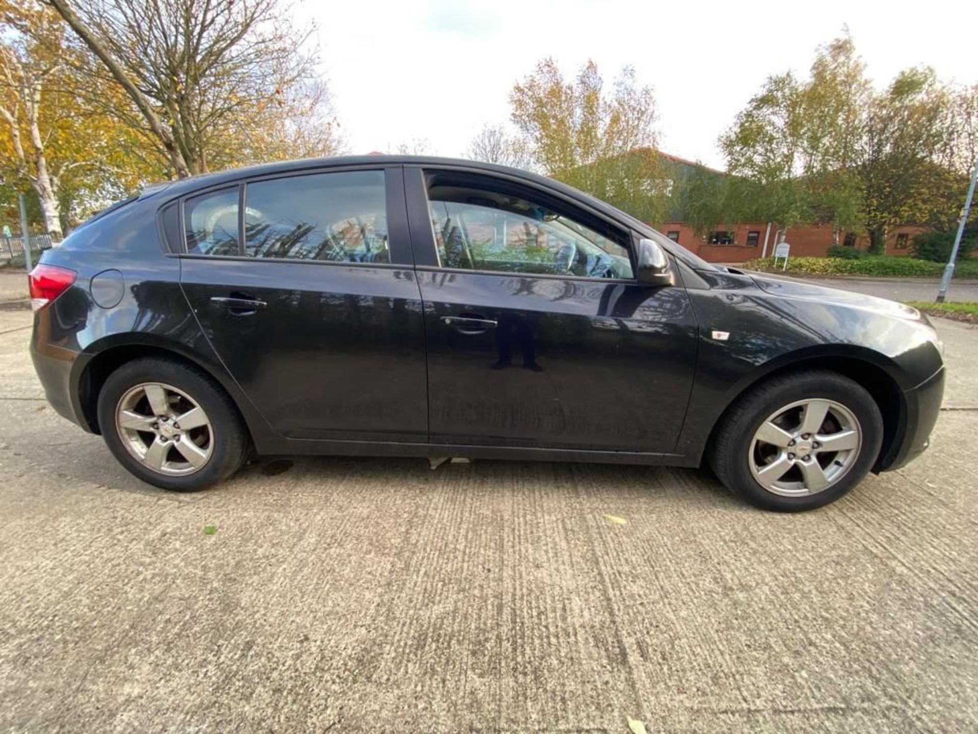 2011 CHEVROLET CRUZE HATCHBACK 1.6 LT 5DR AUTO - Image 3 of 10